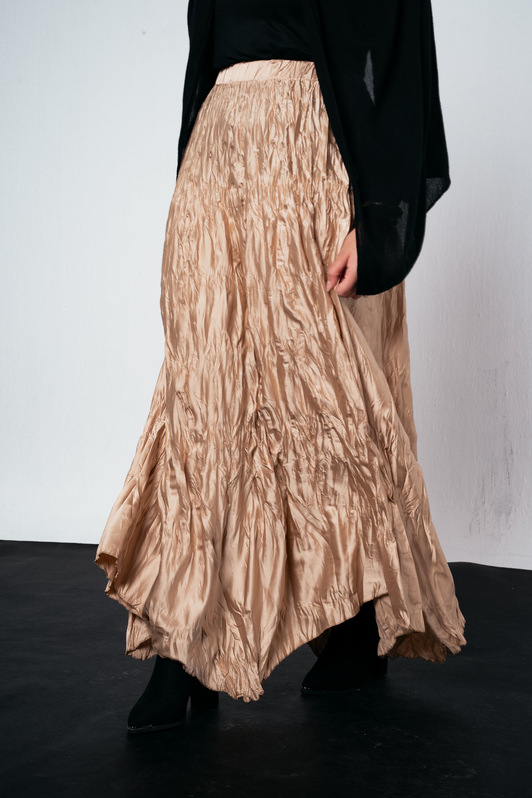 Anne Crushed skirt in Golden beige