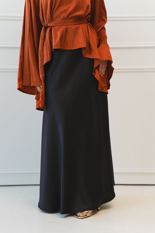 Satin skirt in black