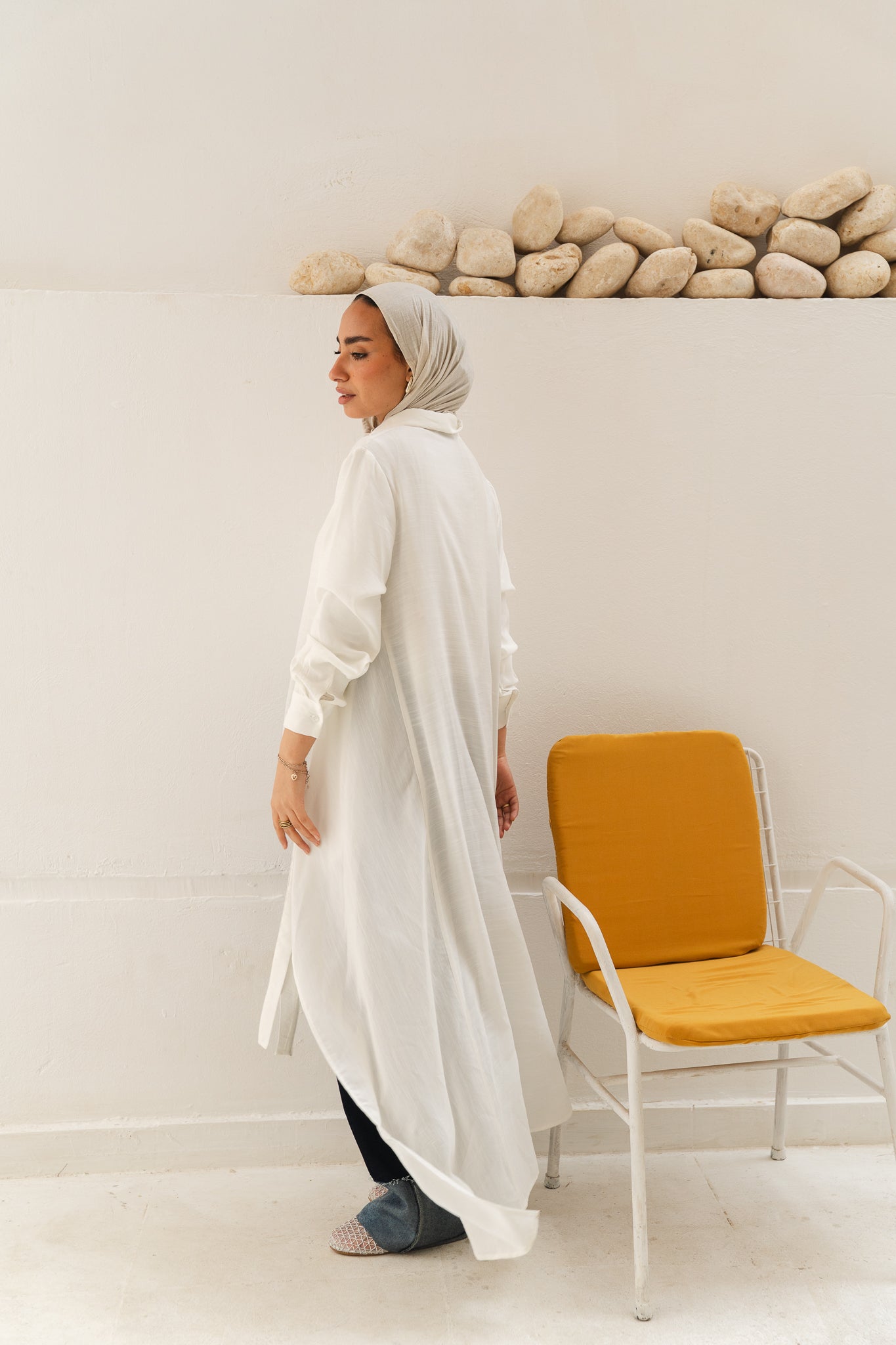 All Around Asymmetric Top in White