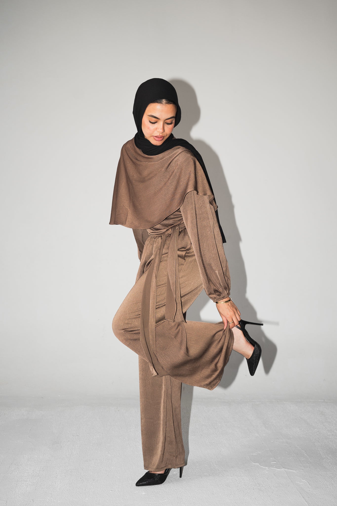 Nayomi Satin Wrap Set in Brown