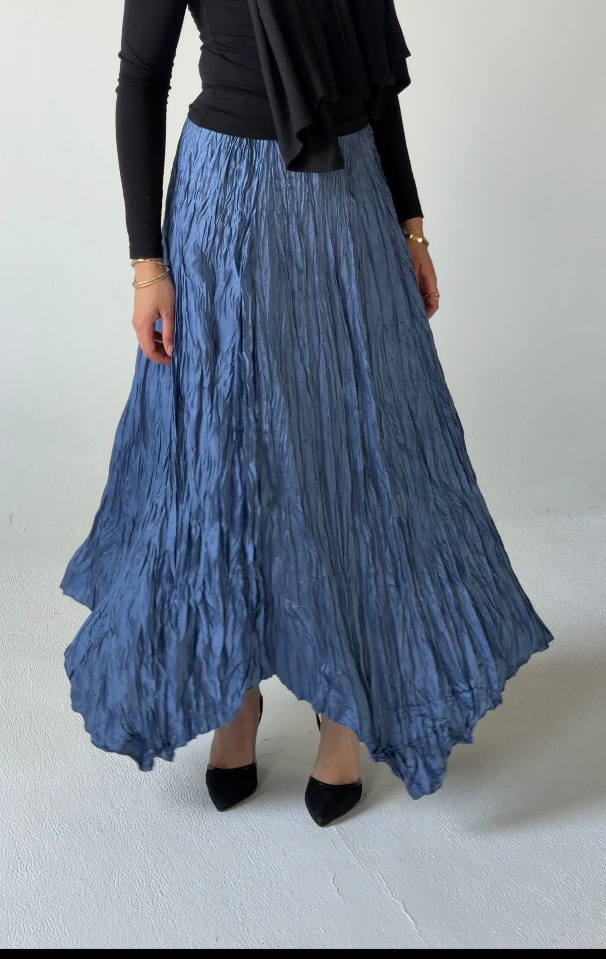 Anne Crushed skirt in Azure blue