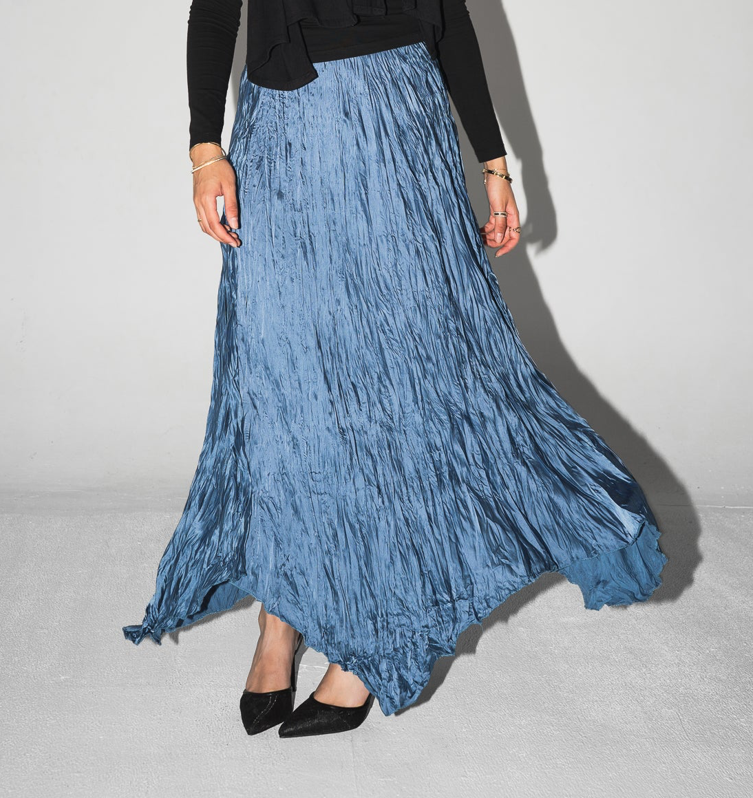 Anne Crushed skirt in Azure blue