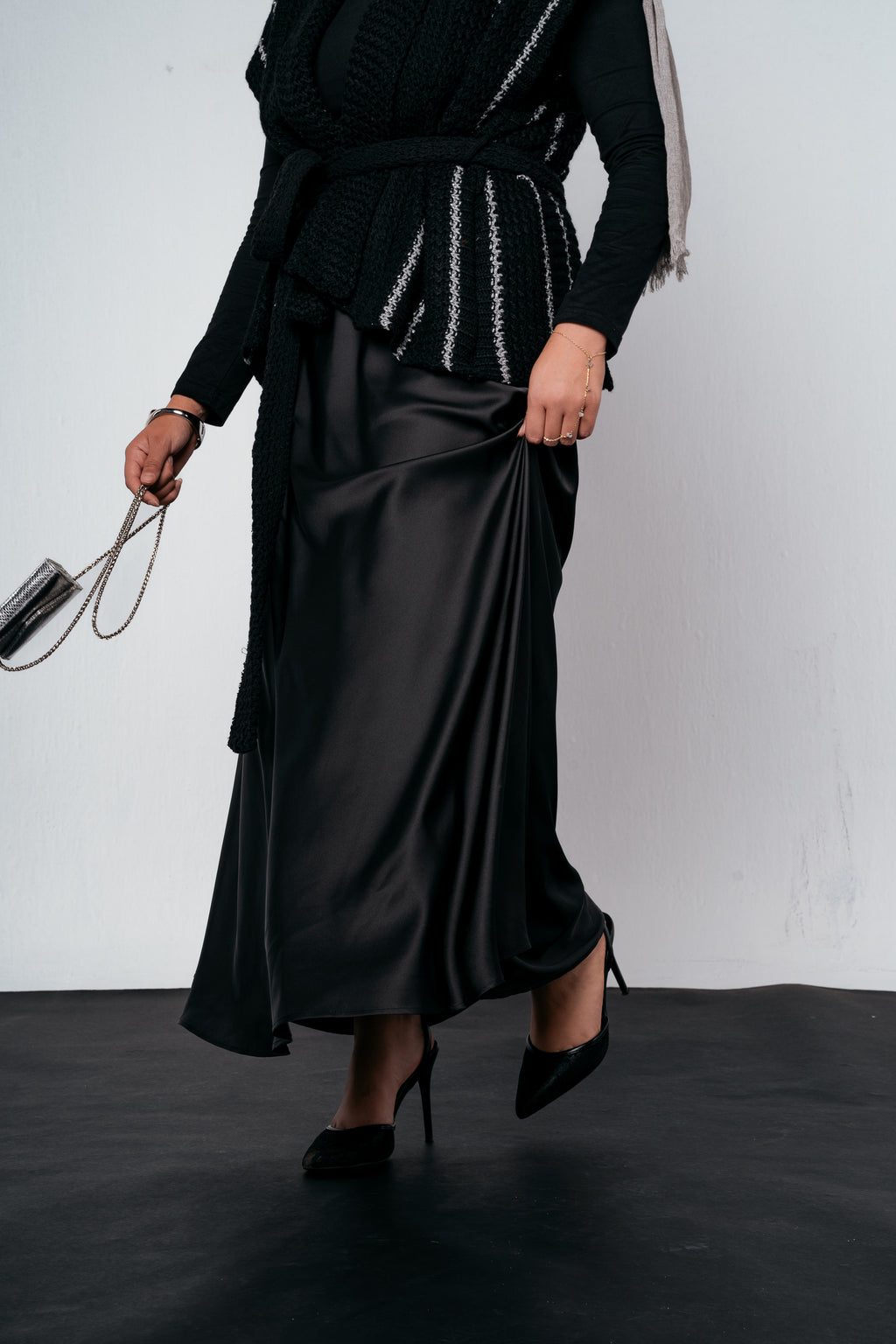 Satin skirt in black