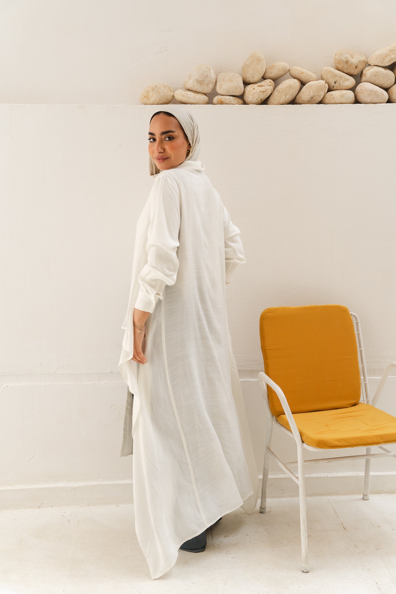 All Around Asymmetric Top in White