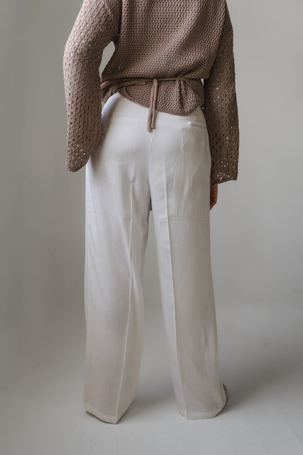 Light Walks Linen Pants in White