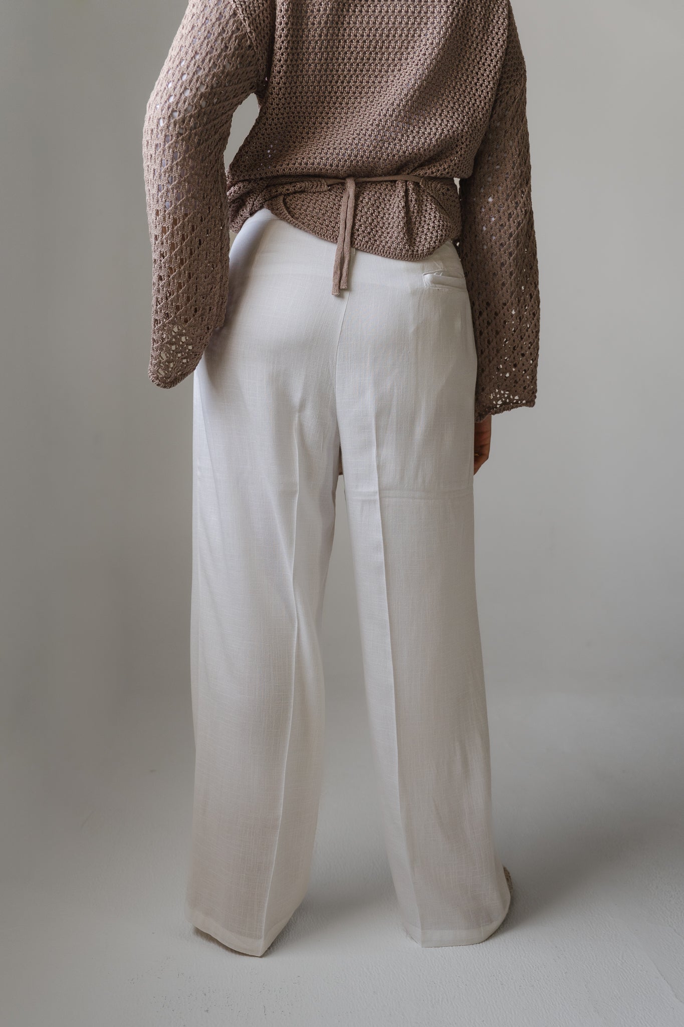Light Walks Linen Pants in White