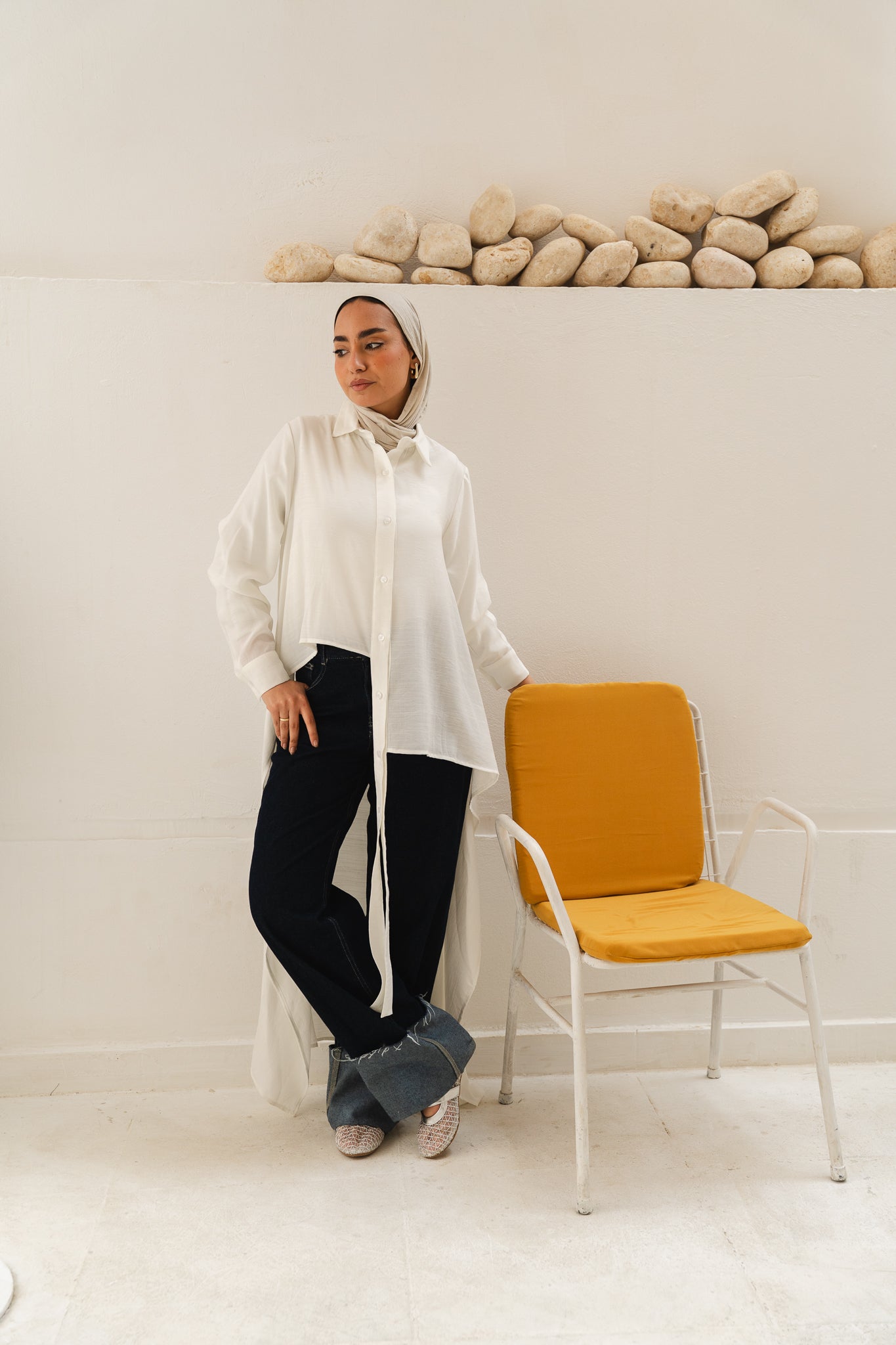 All Around Asymmetric Top in White