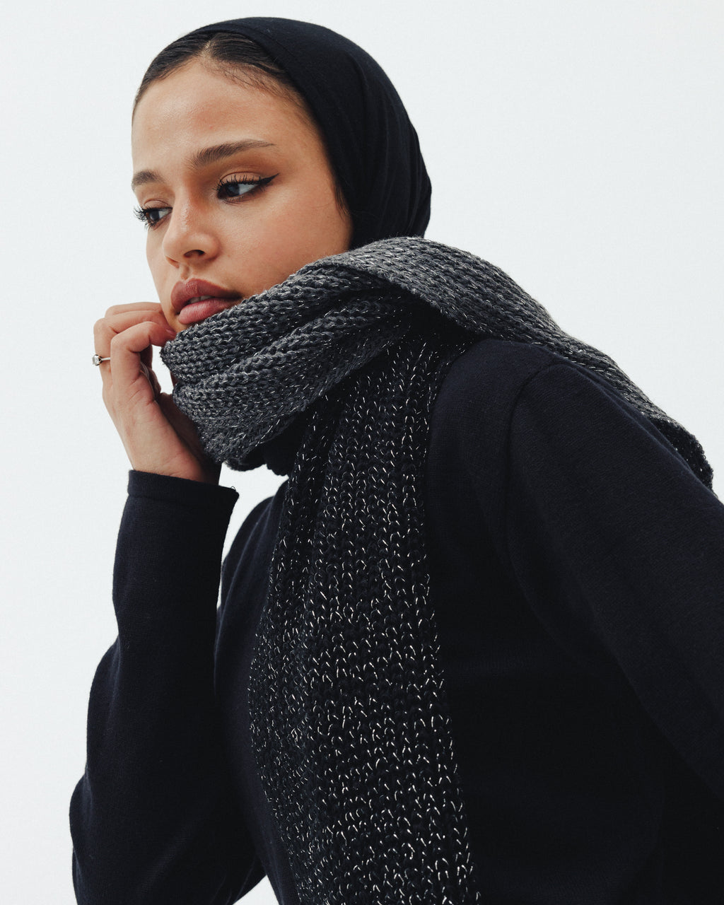 Shimmer Blend Knit Scarf in Black x Grey