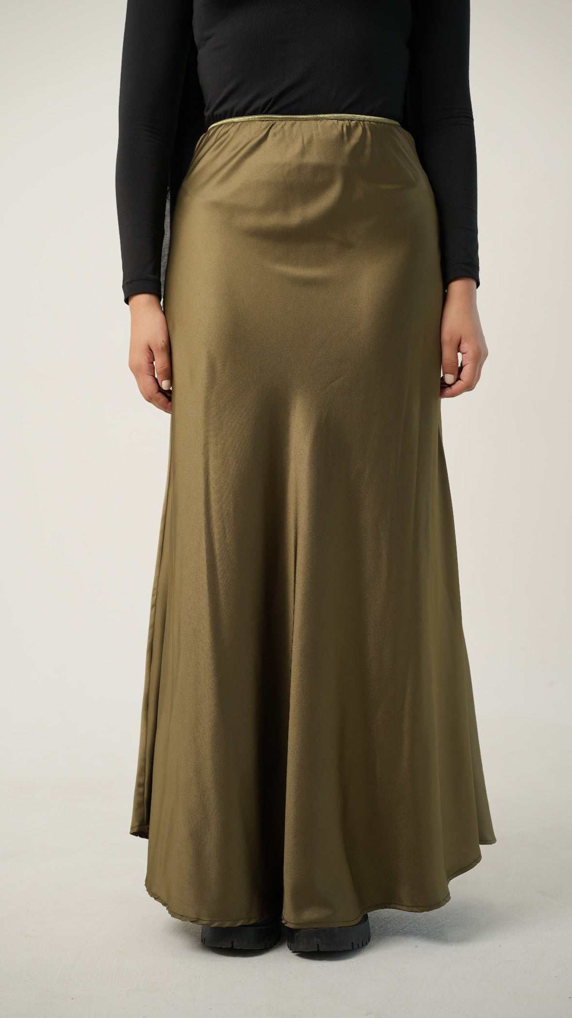 Satin skirt in olive