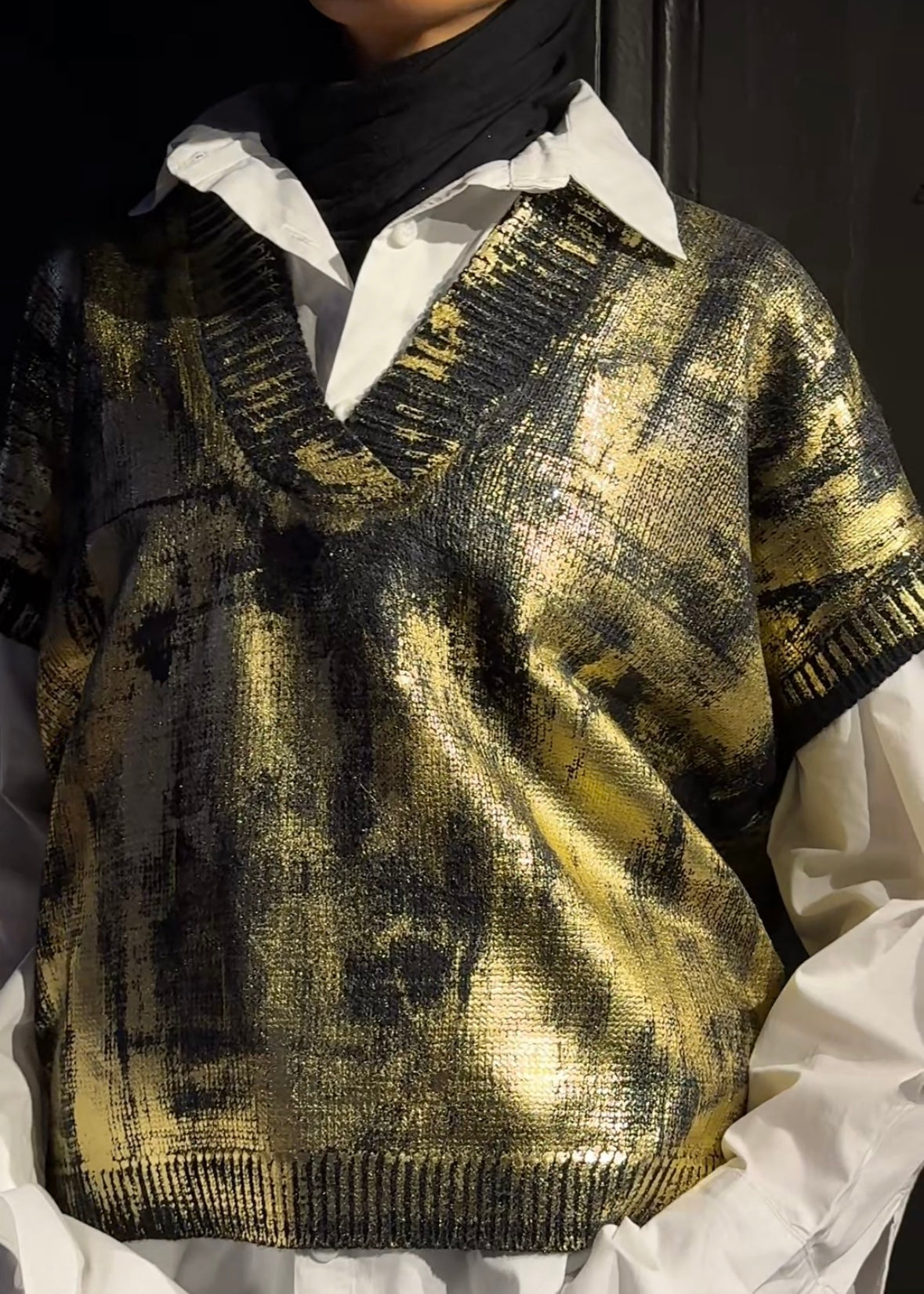 Gold Melted Knit vest in Black ( Limited edition )