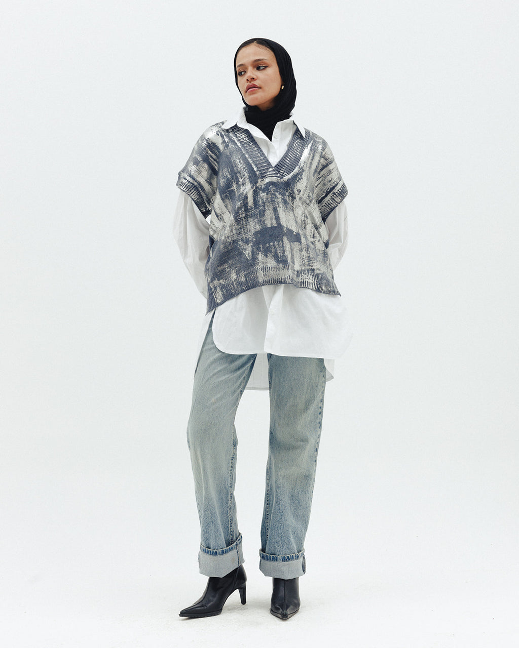 Silver Melted Knit vest in Navy ( Limited edition )