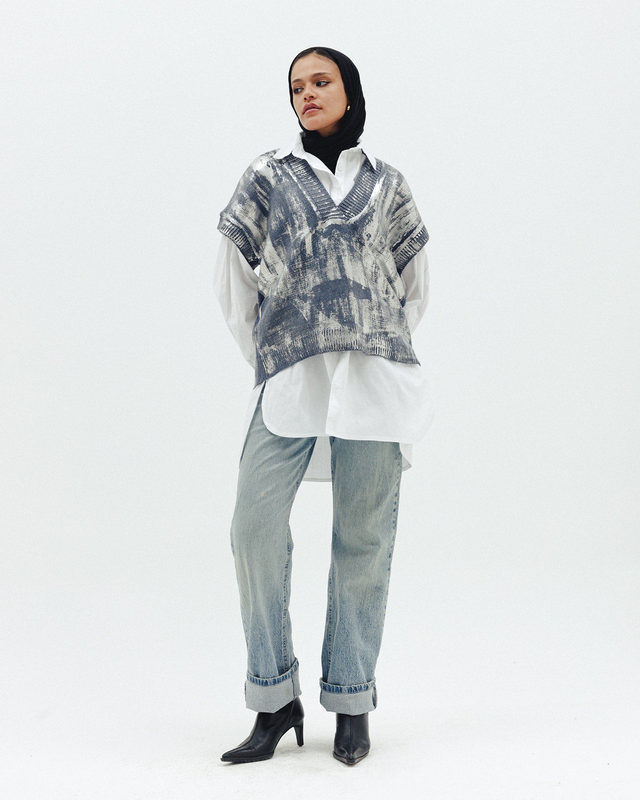 Silver Melted Knit vest in Navy ( Limited edition )