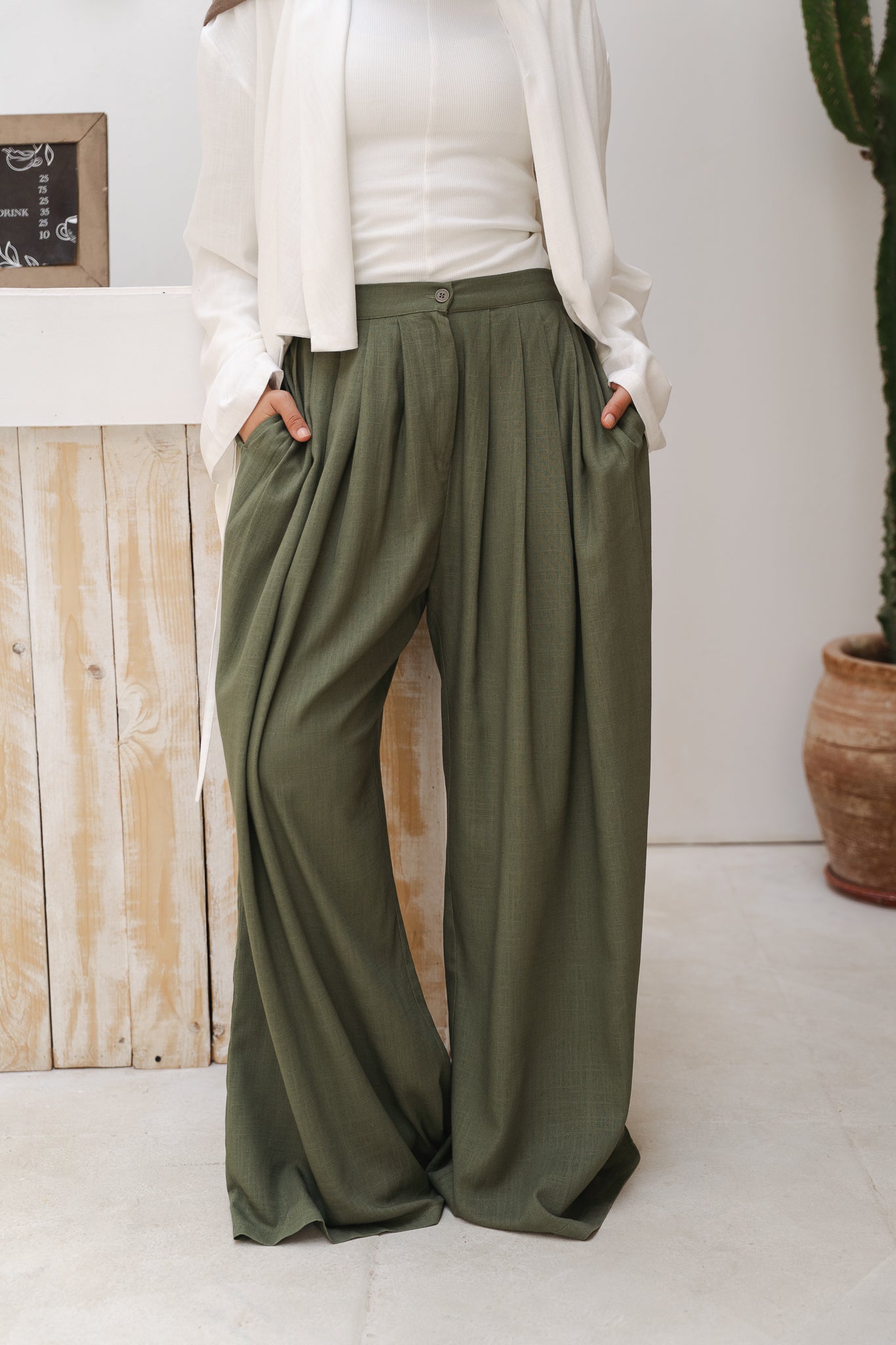 Day Light Pleated Linen Pants in Olive