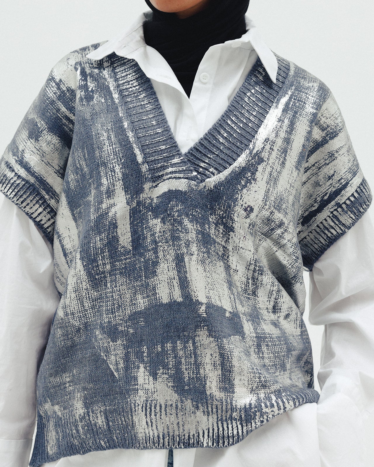 Silver Melted Knit vest in Navy ( Limited edition )