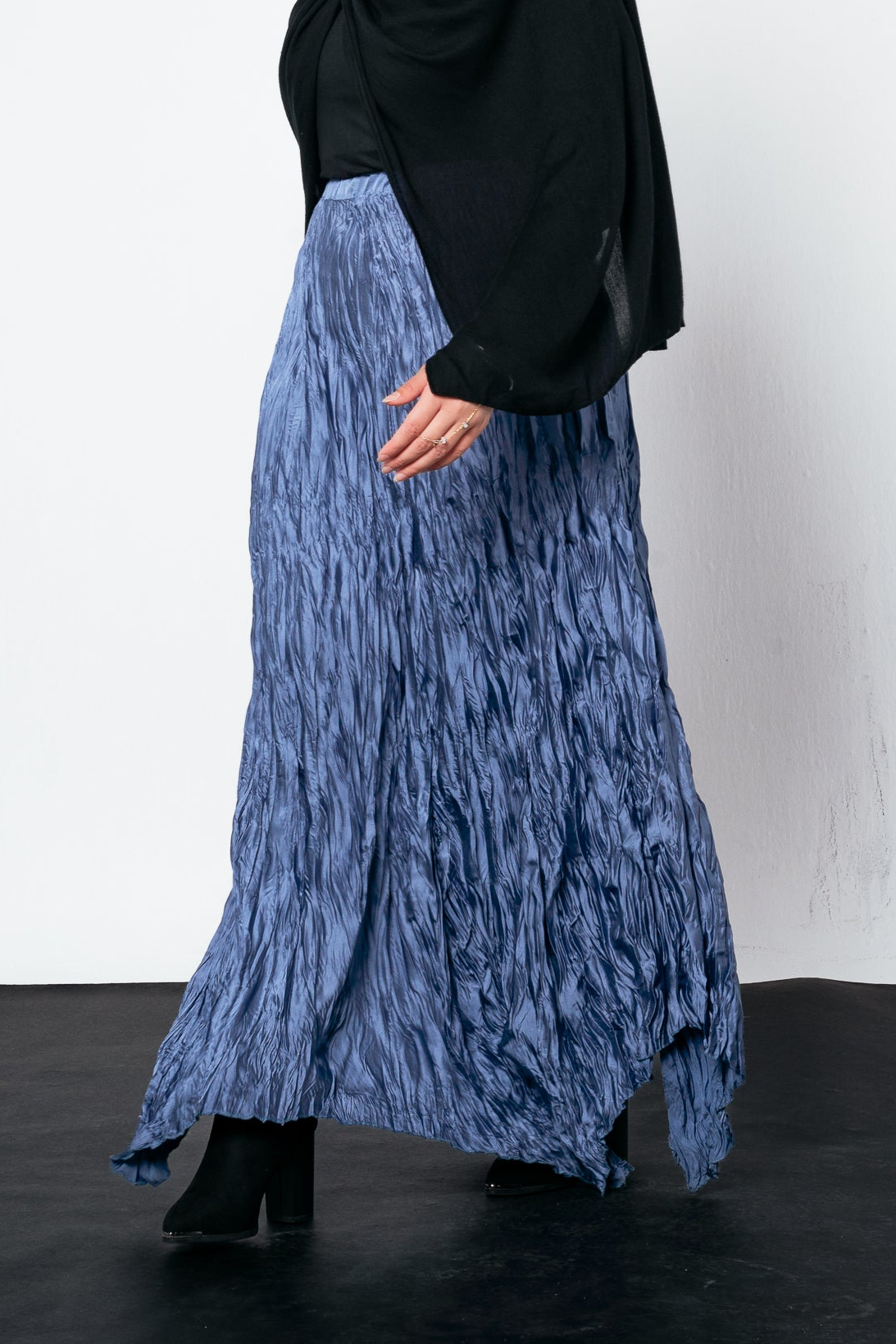 Anne Crushed skirt in Azure blue