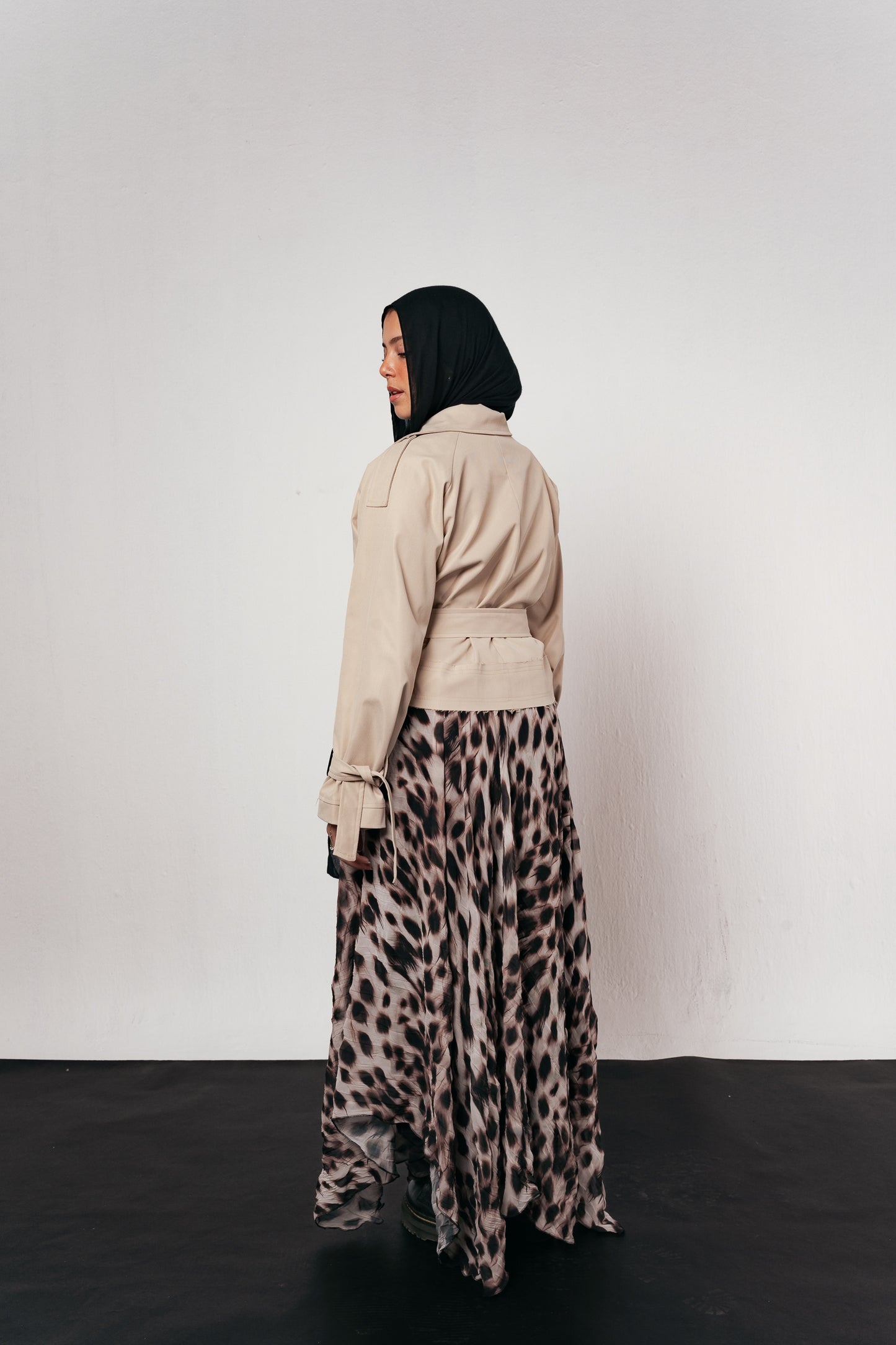 Cropped trench coat in Beige