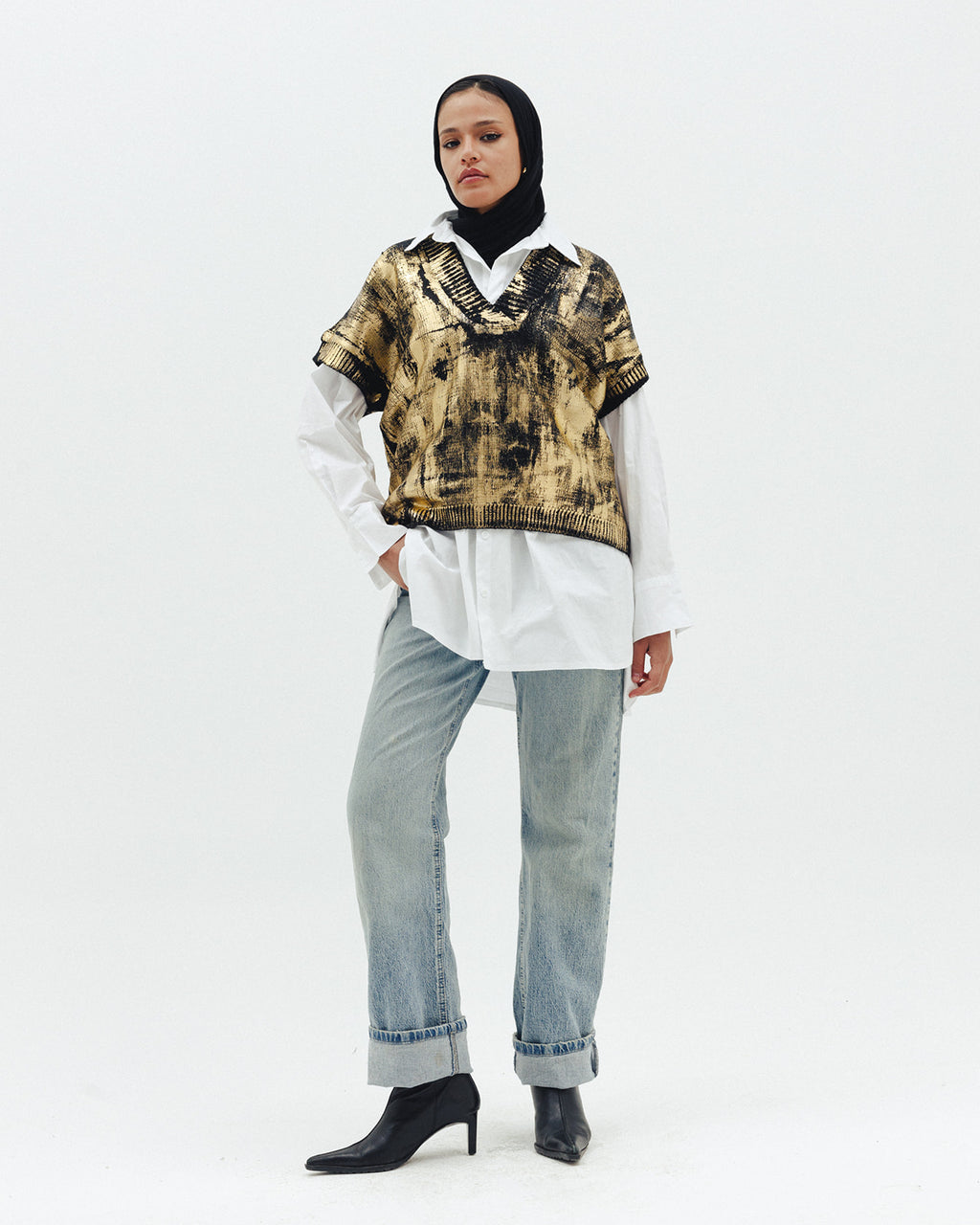 Gold Melted Knit vest in Black ( Limited edition )