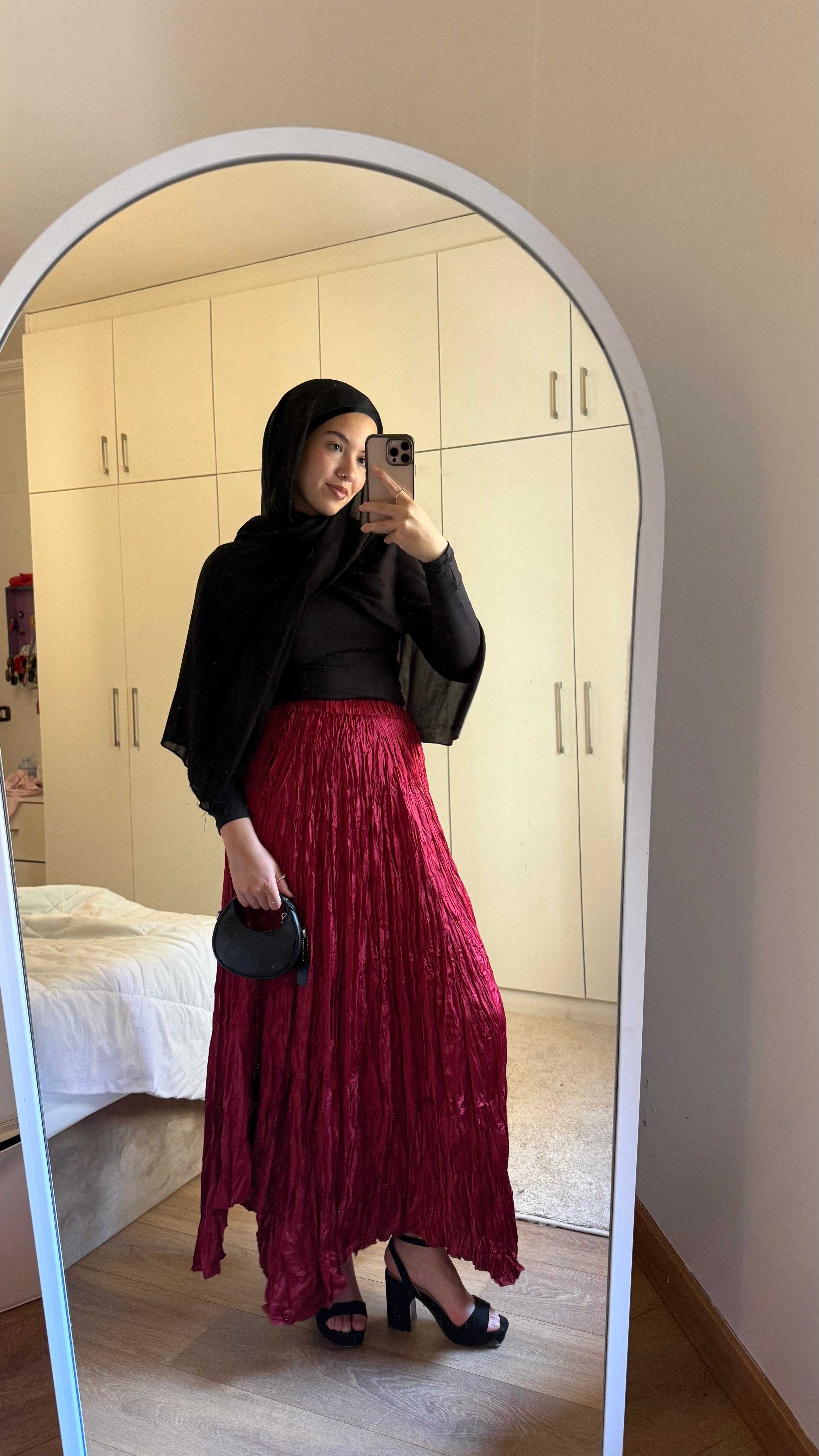 Anne Crushed skirt in Wine Red