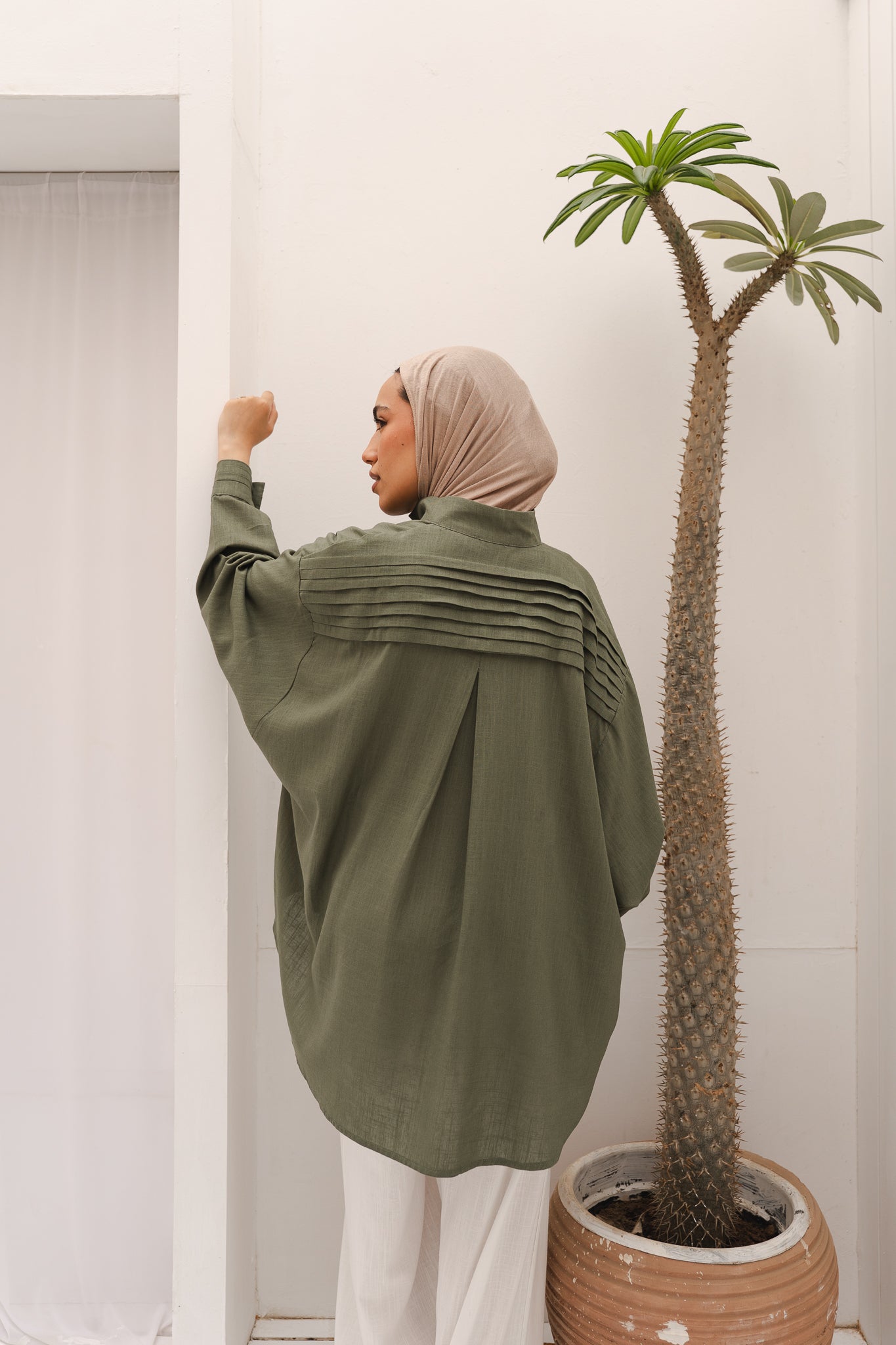 Airy Waves Linen Top in Olive