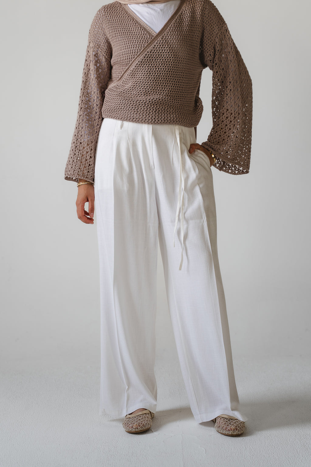 Light Walks Linen Pants in White
