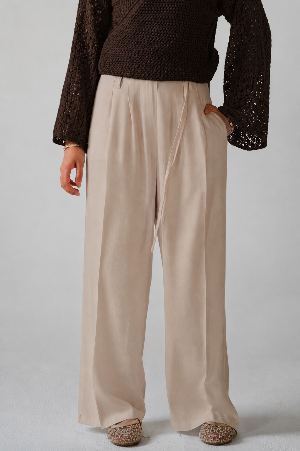 Light Walks Linen Pants in Beige