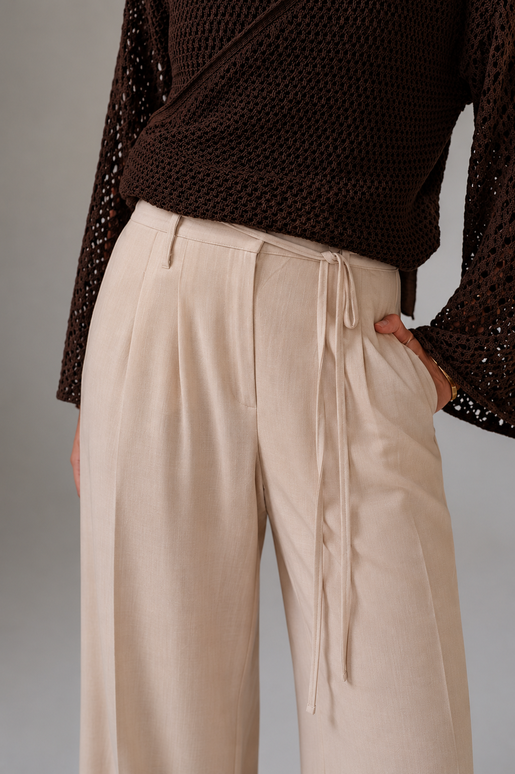 Light Walks Linen Pants in Beige