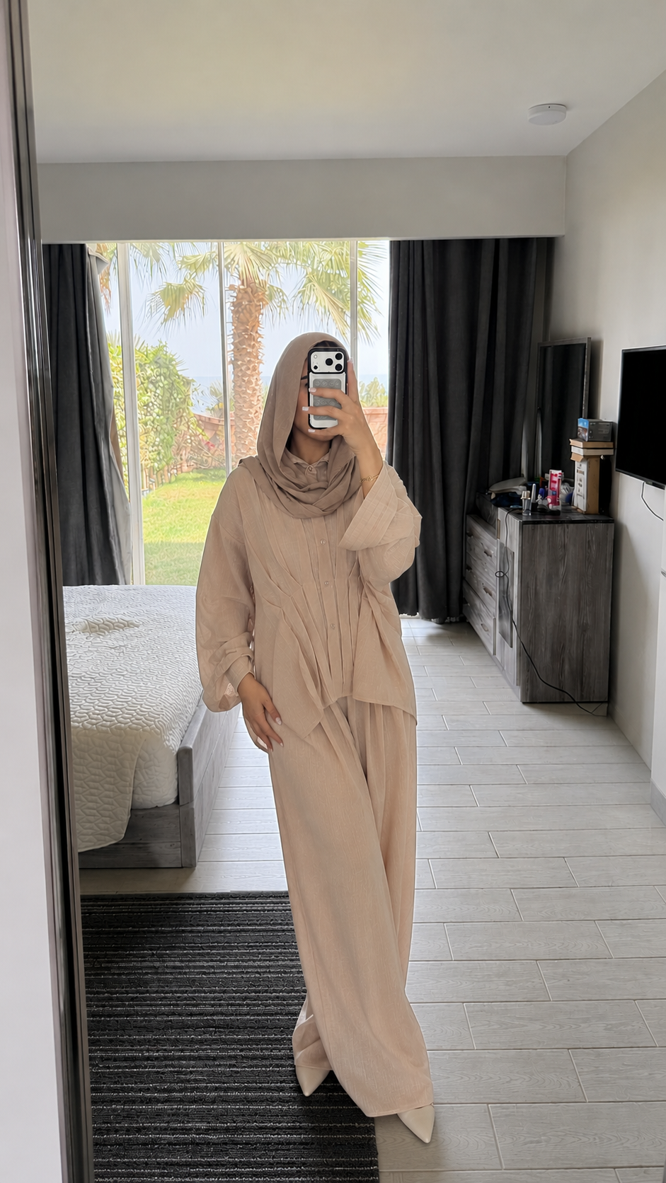 Airy Waves Linen Top in Beige