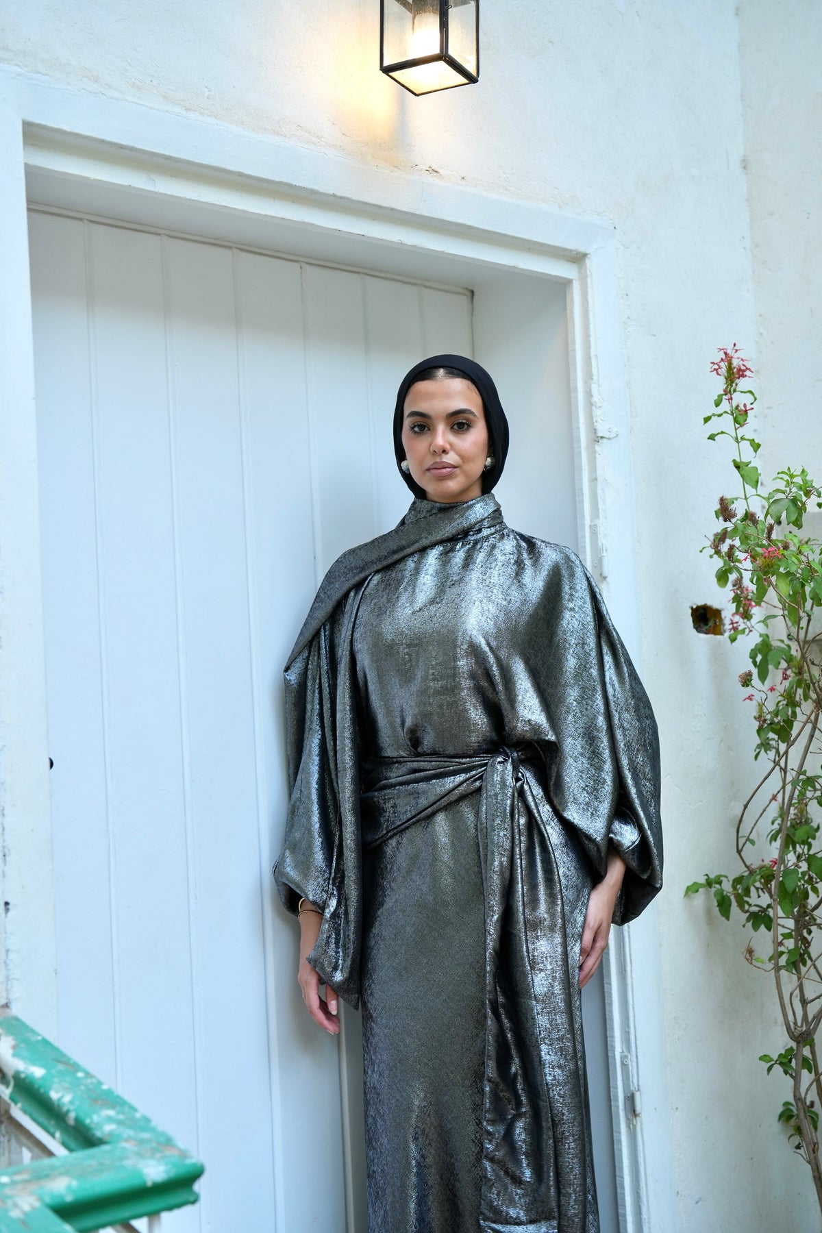 Naya Shimmer Wrap Set in Dark Grey