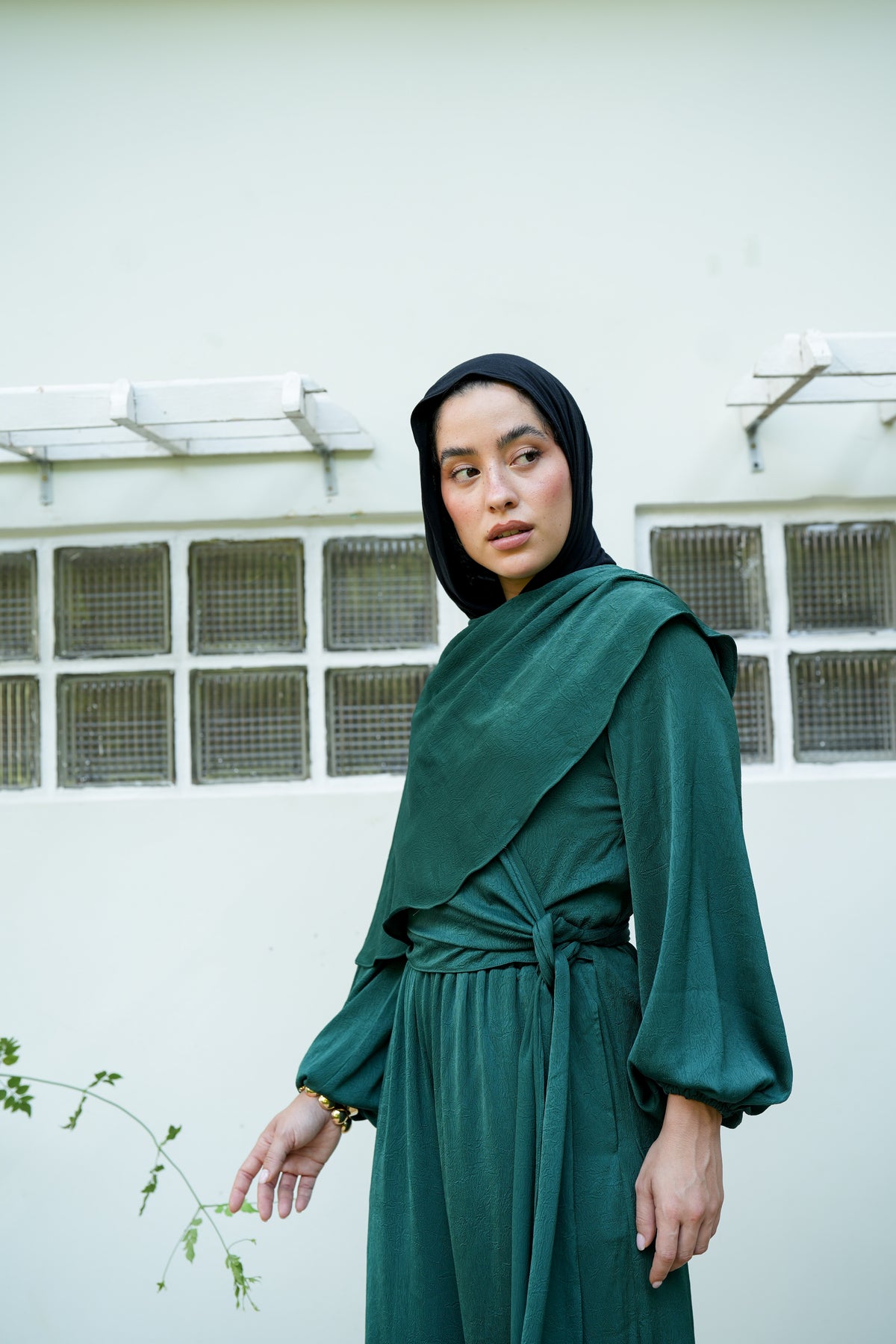 Nayomi Satin Wrap Set in Emerald Green