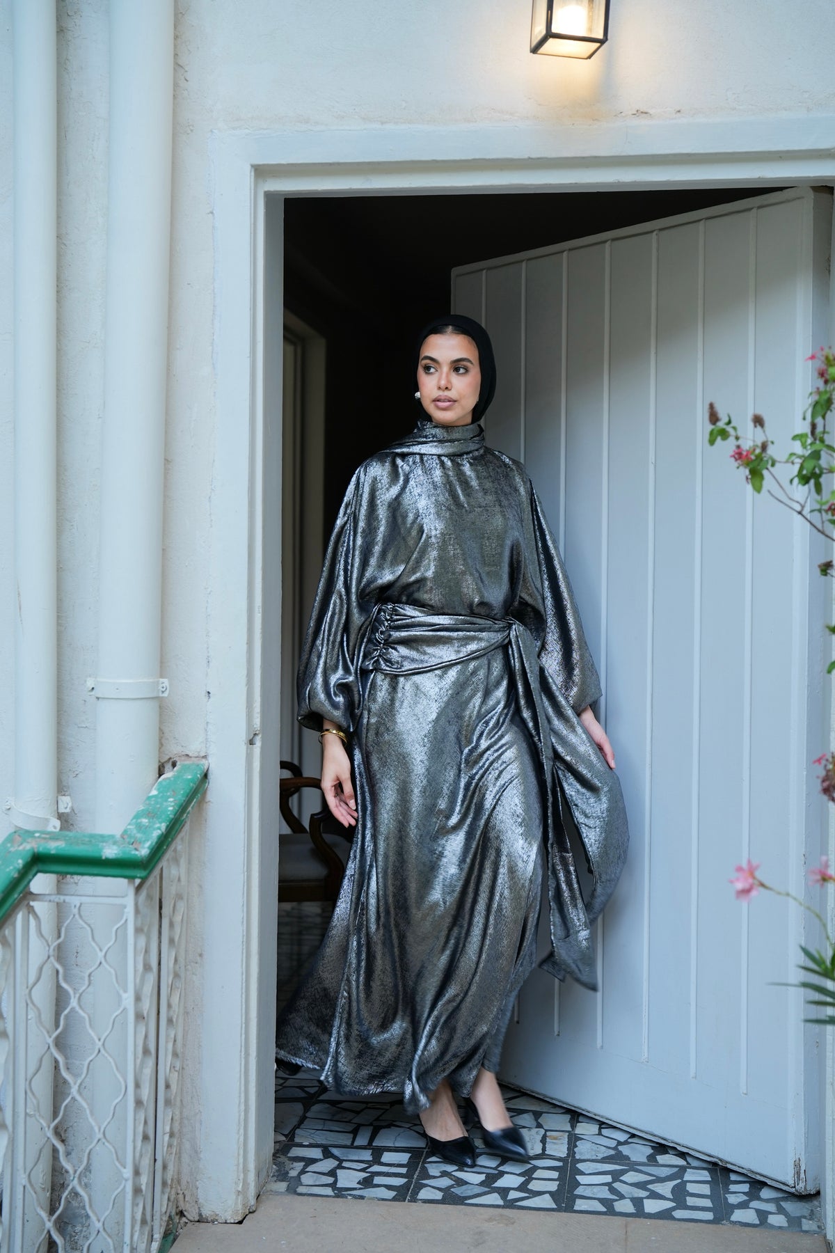 Naya Shimmer Wrap Set in Dark Grey
