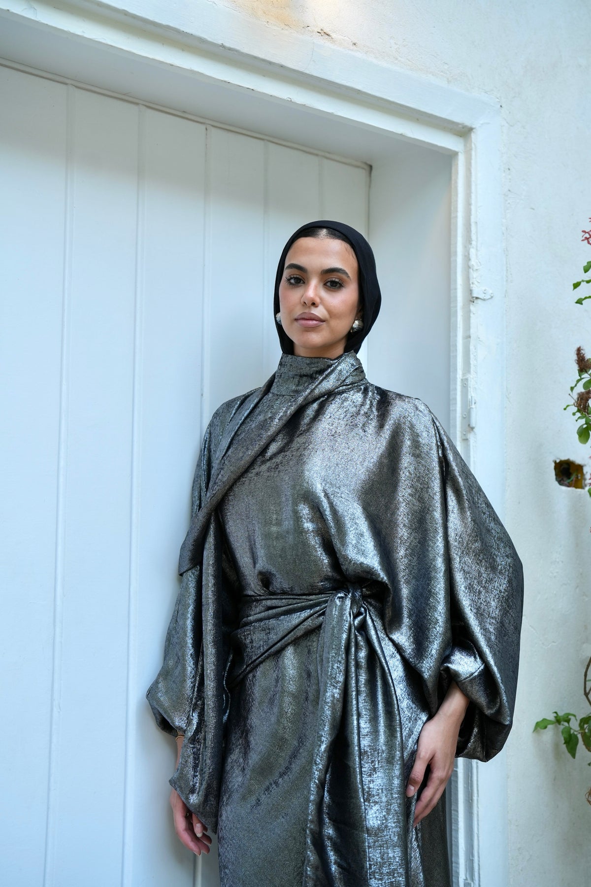 Naya Shimmer Wrap Set in Dark Grey