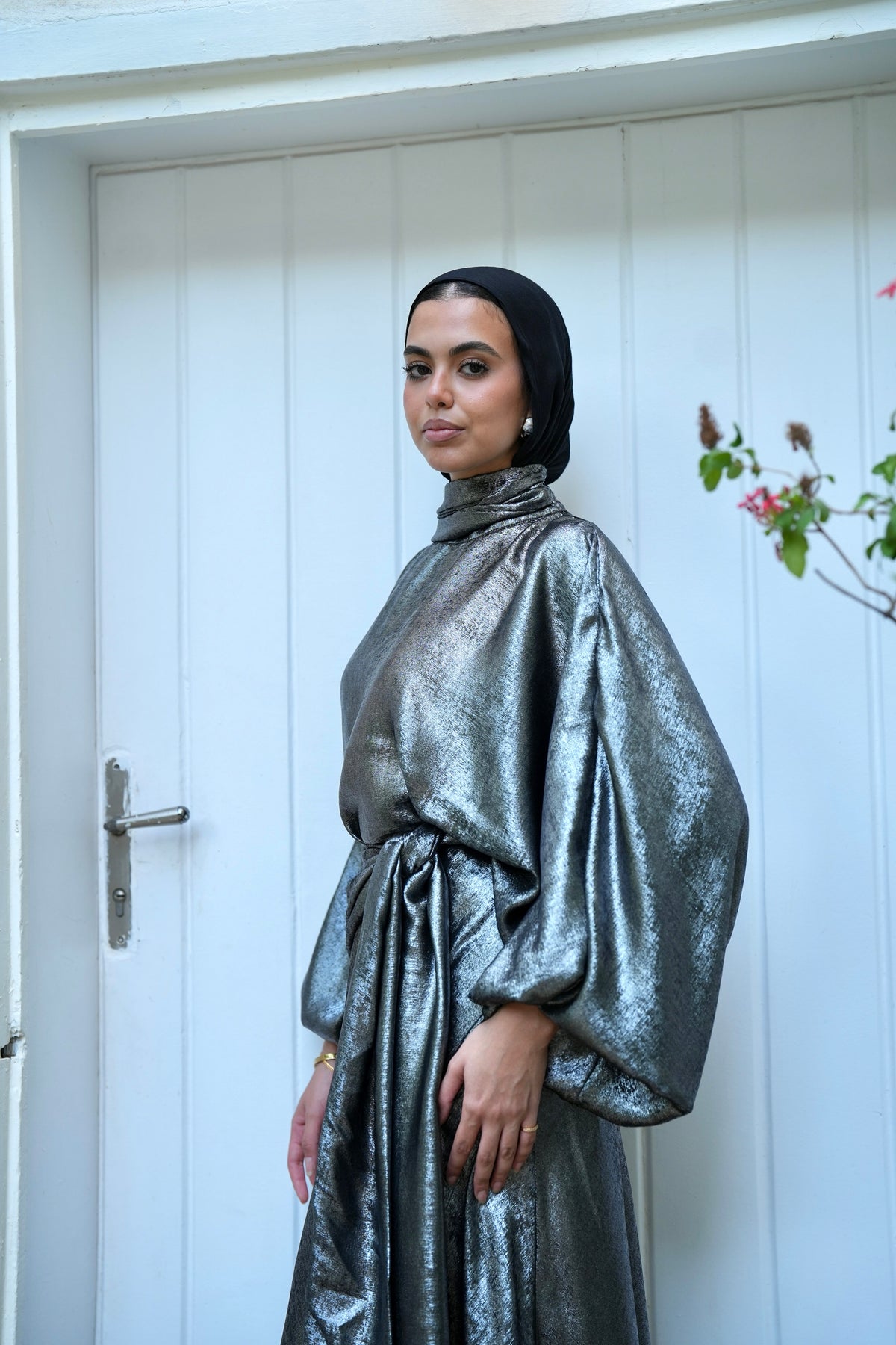Naya Shimmer Wrap Set in Dark Grey