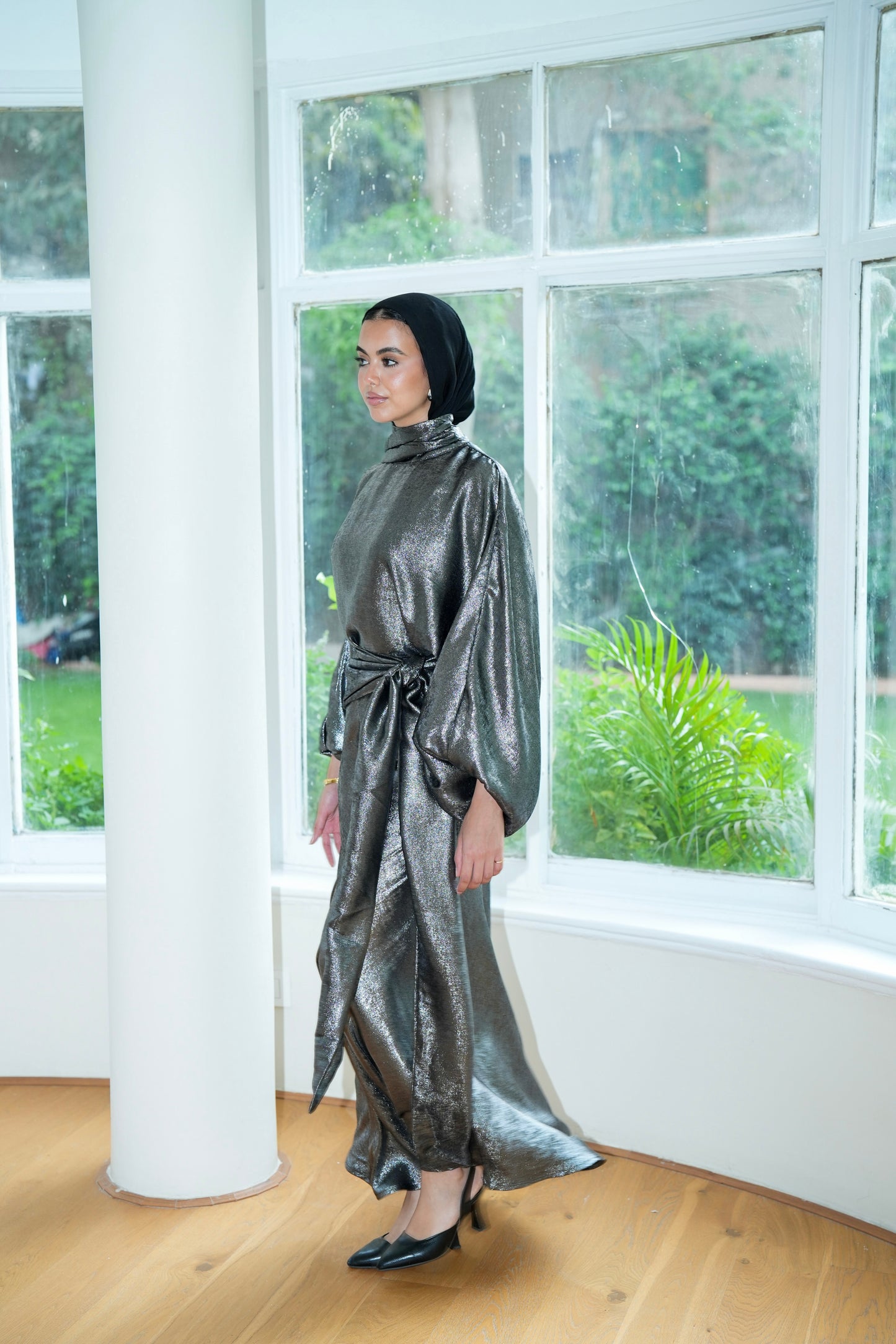 Naya Shimmer Wrap Set in Dark Grey