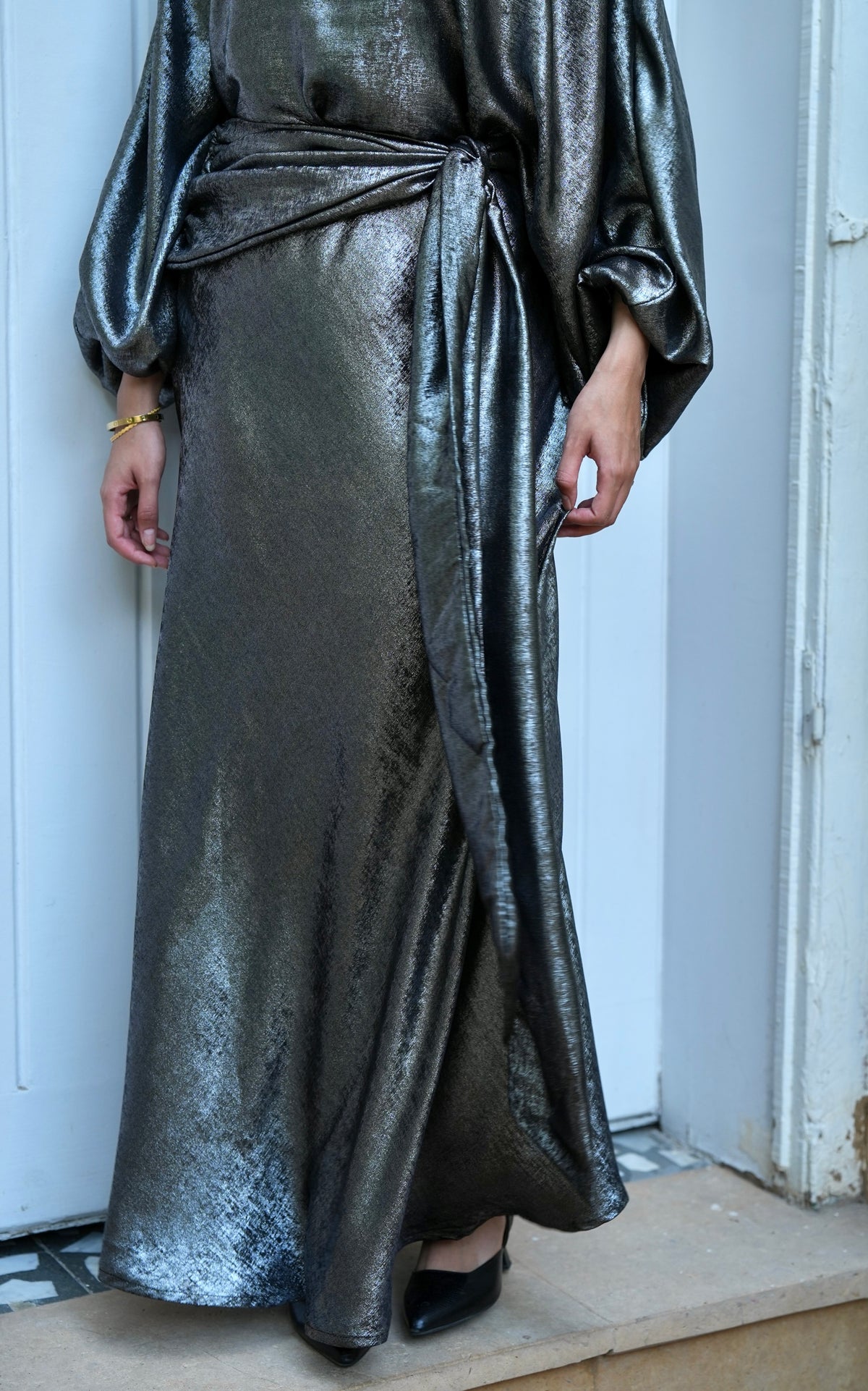 Naya Shimmer Wrap Set in Dark Grey