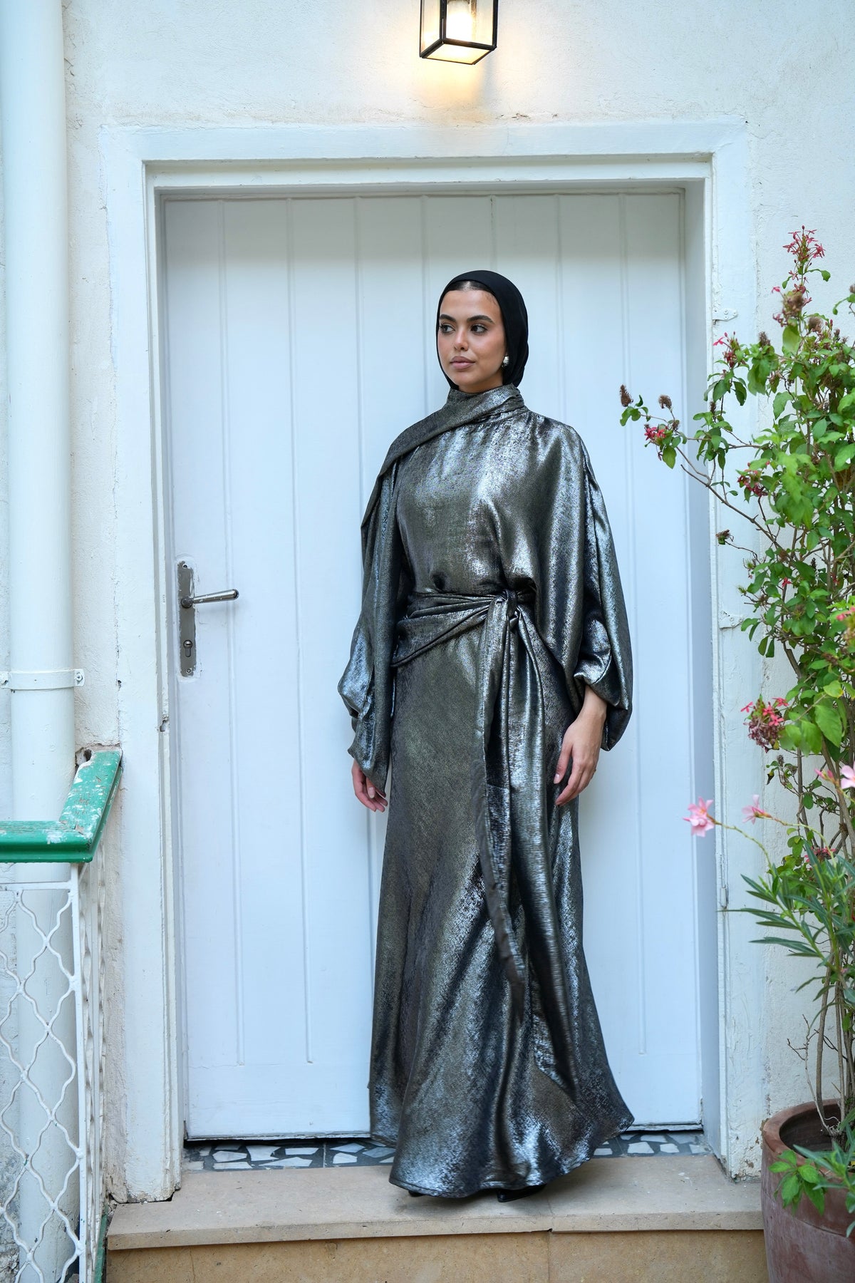 Naya Shimmer Wrap Set in Dark Grey