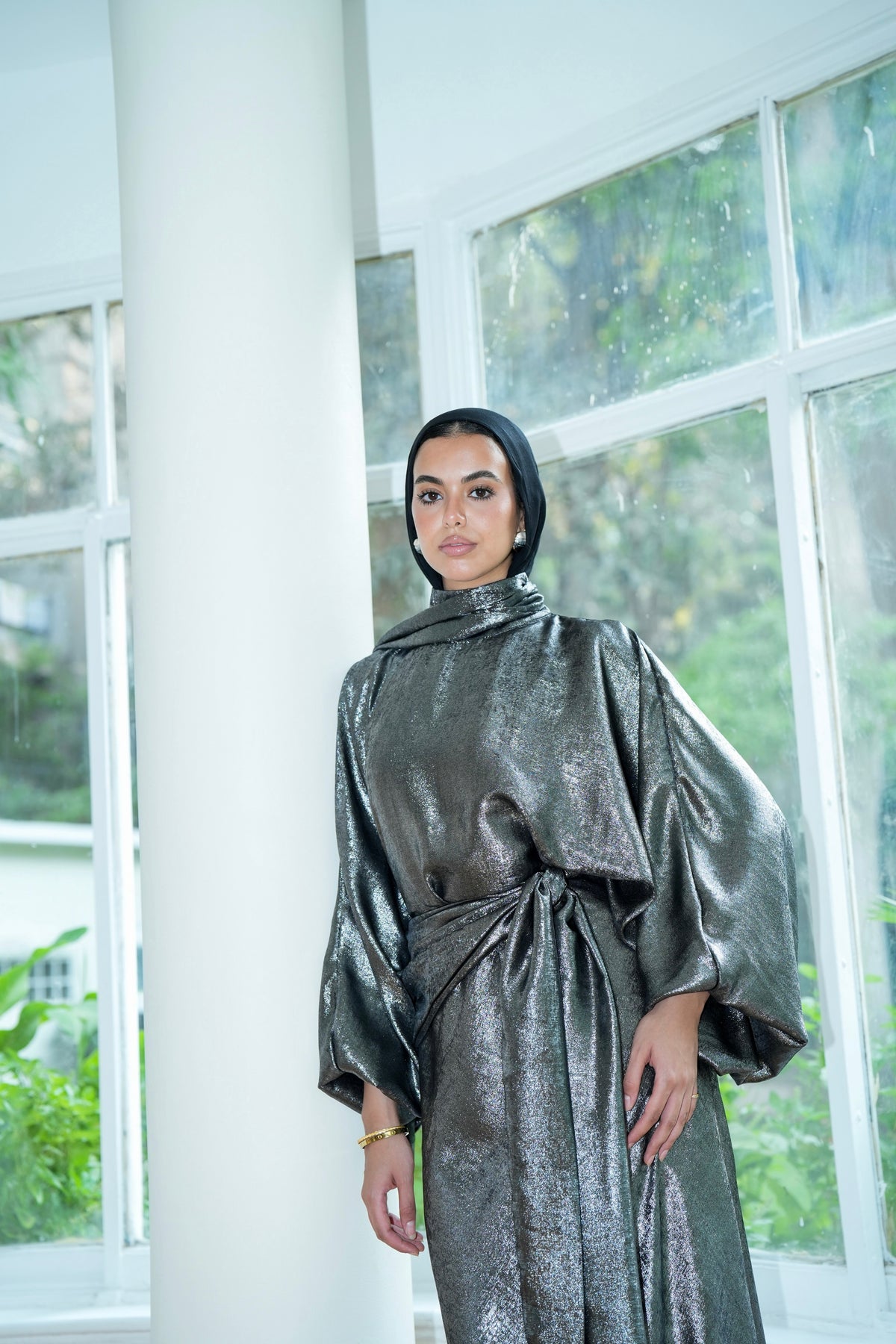 Naya Shimmer Wrap Set in Dark Grey