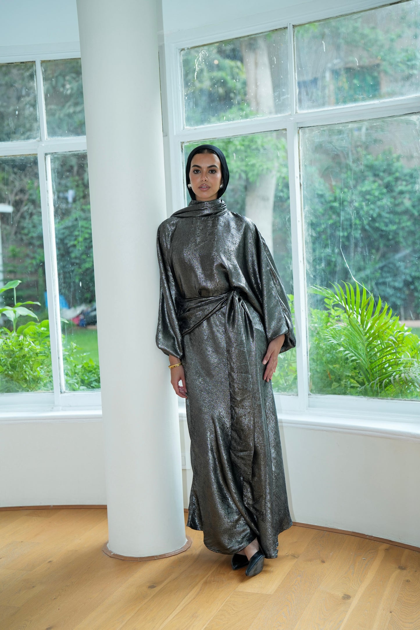 Naya Shimmer Wrap Set in Dark Grey