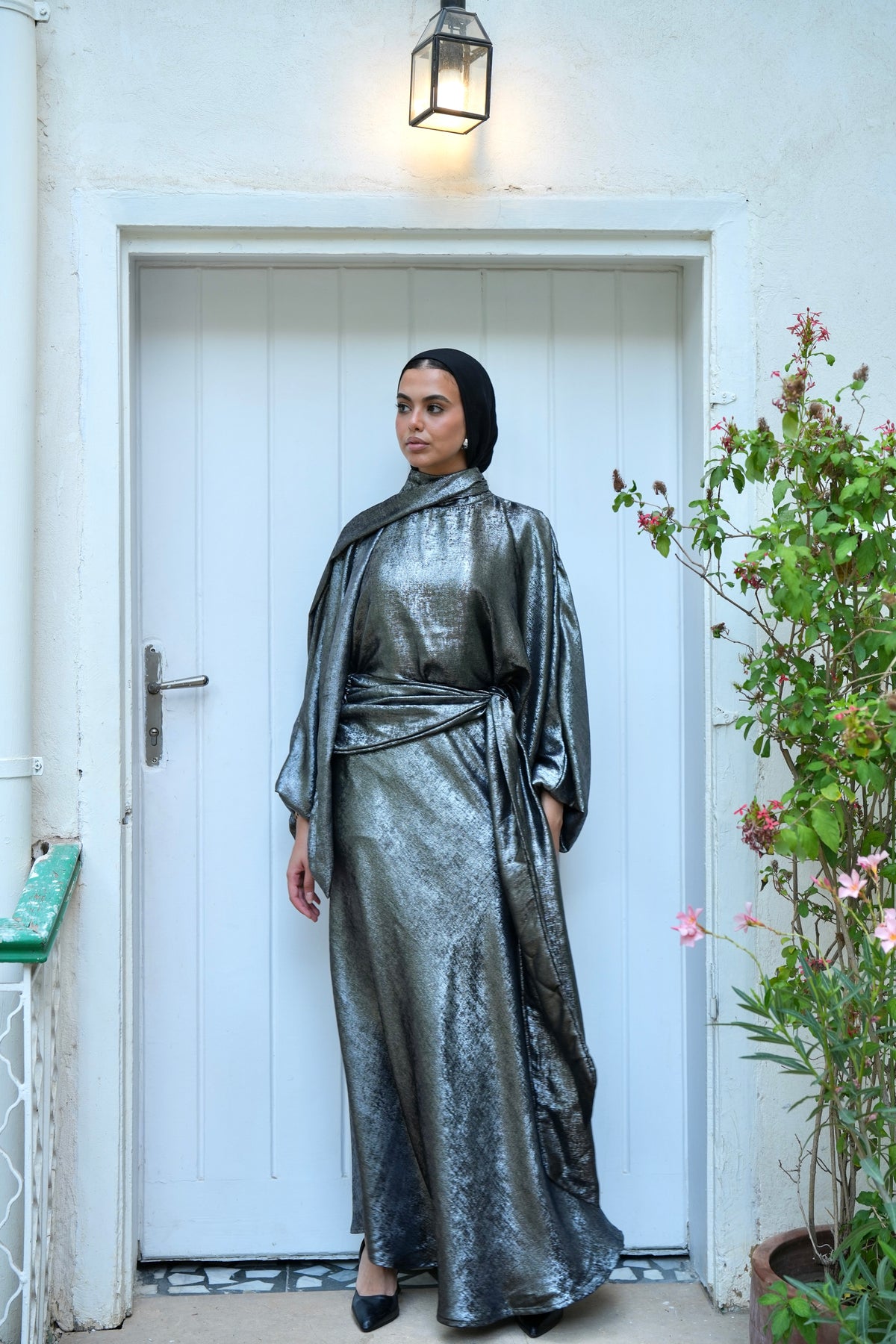 Naya Shimmer Wrap Set in Dark Grey