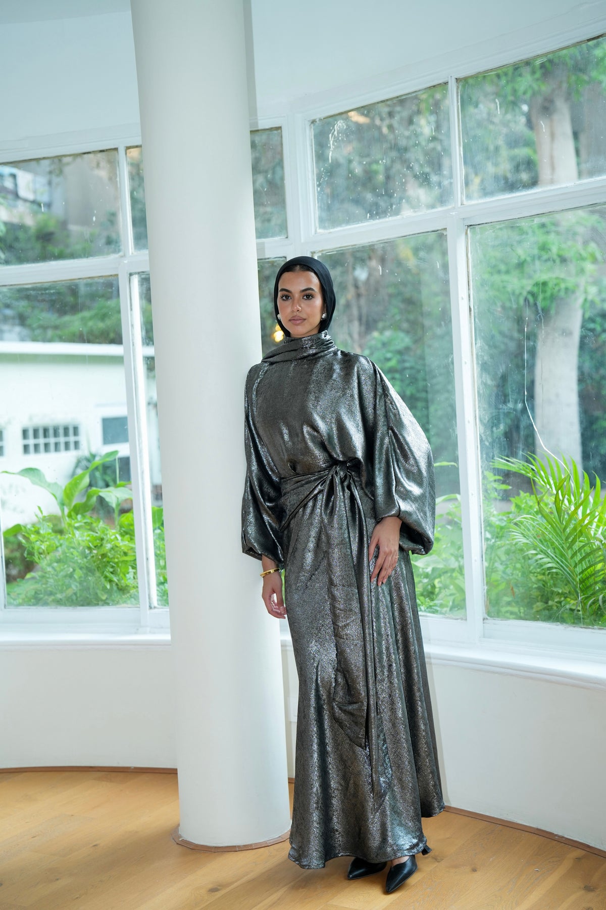 Naya Shimmer Wrap Set in Dark Grey