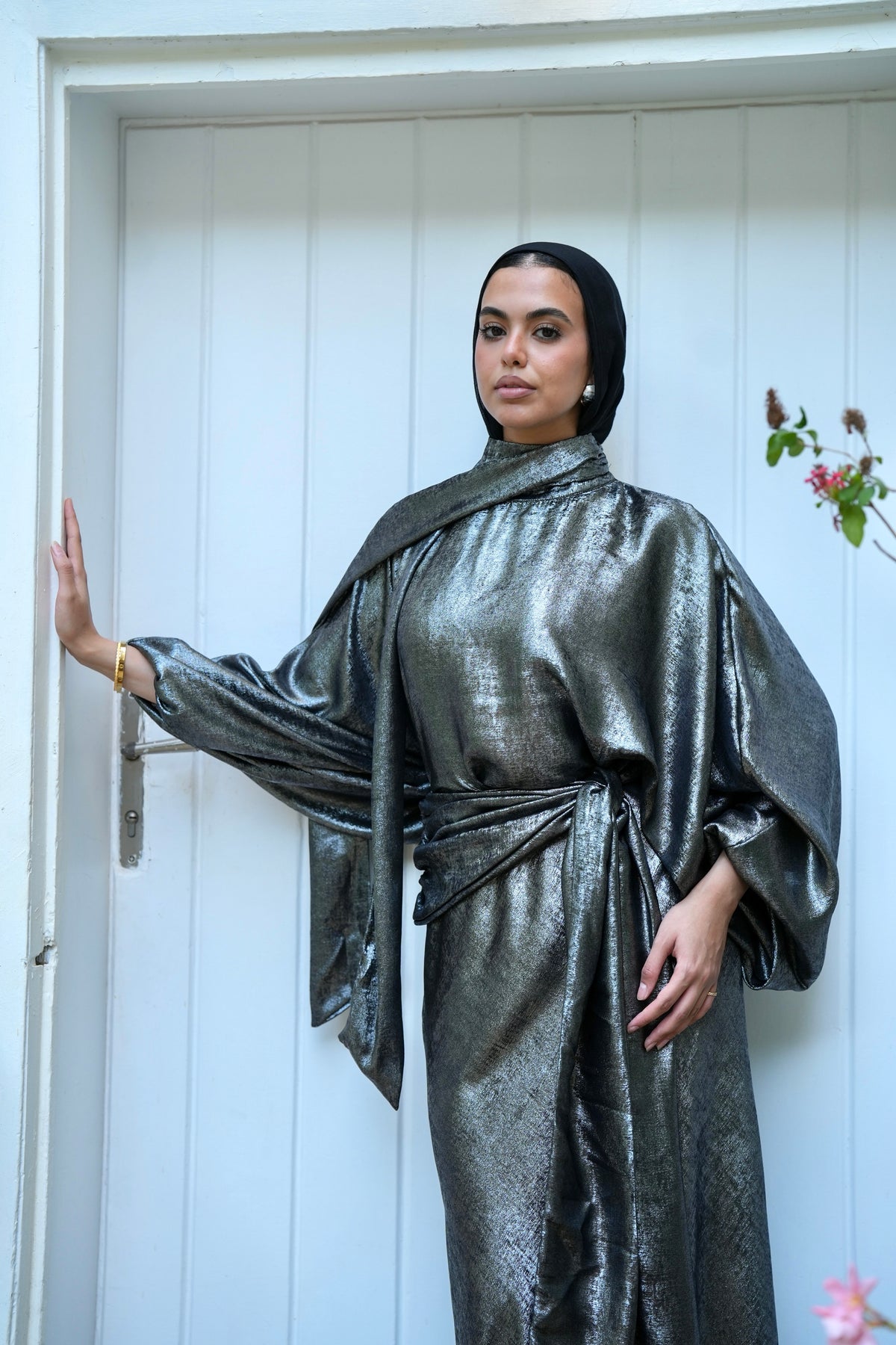 Naya Shimmer Wrap Set in Dark Grey