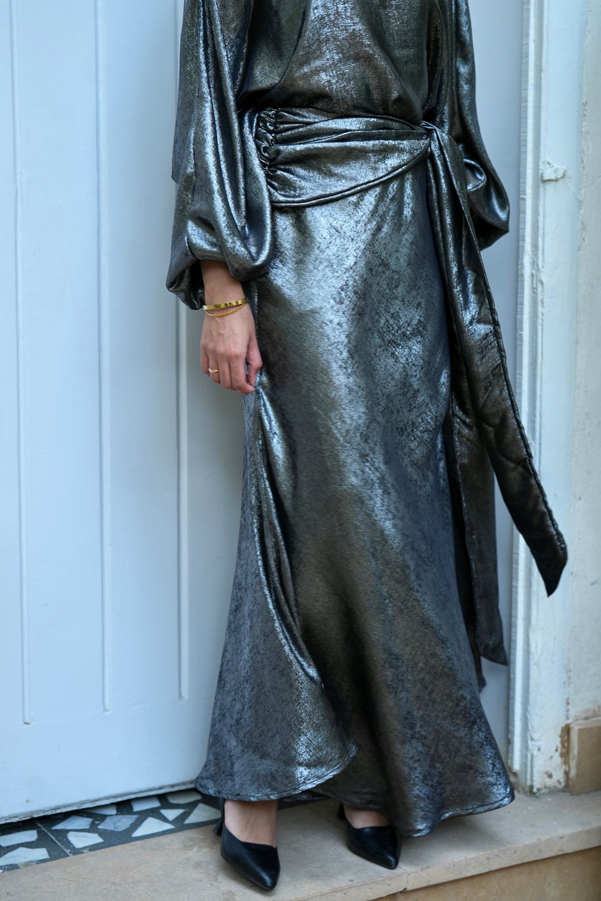 Naya Shimmer Wrap Set in Dark Grey