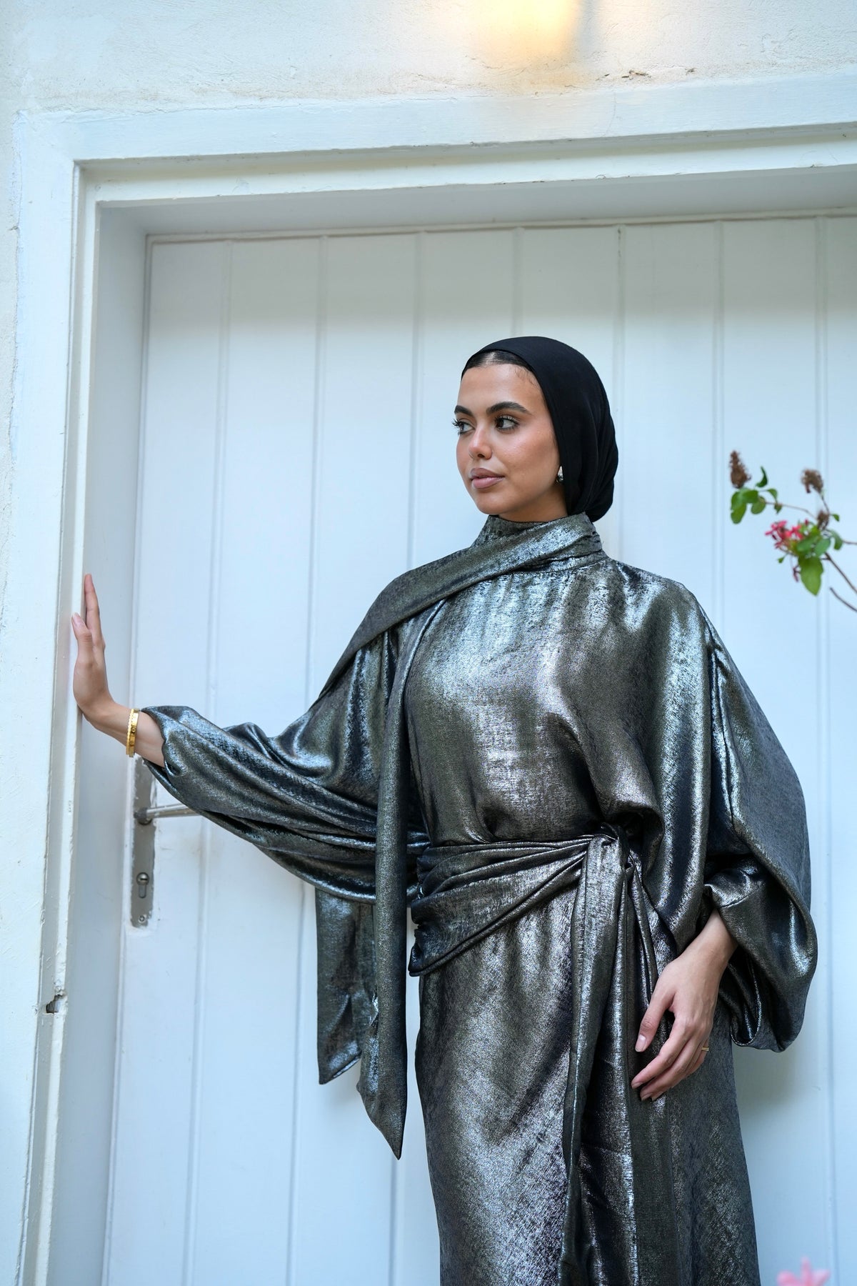 Naya Shimmer Wrap Set in Dark Grey