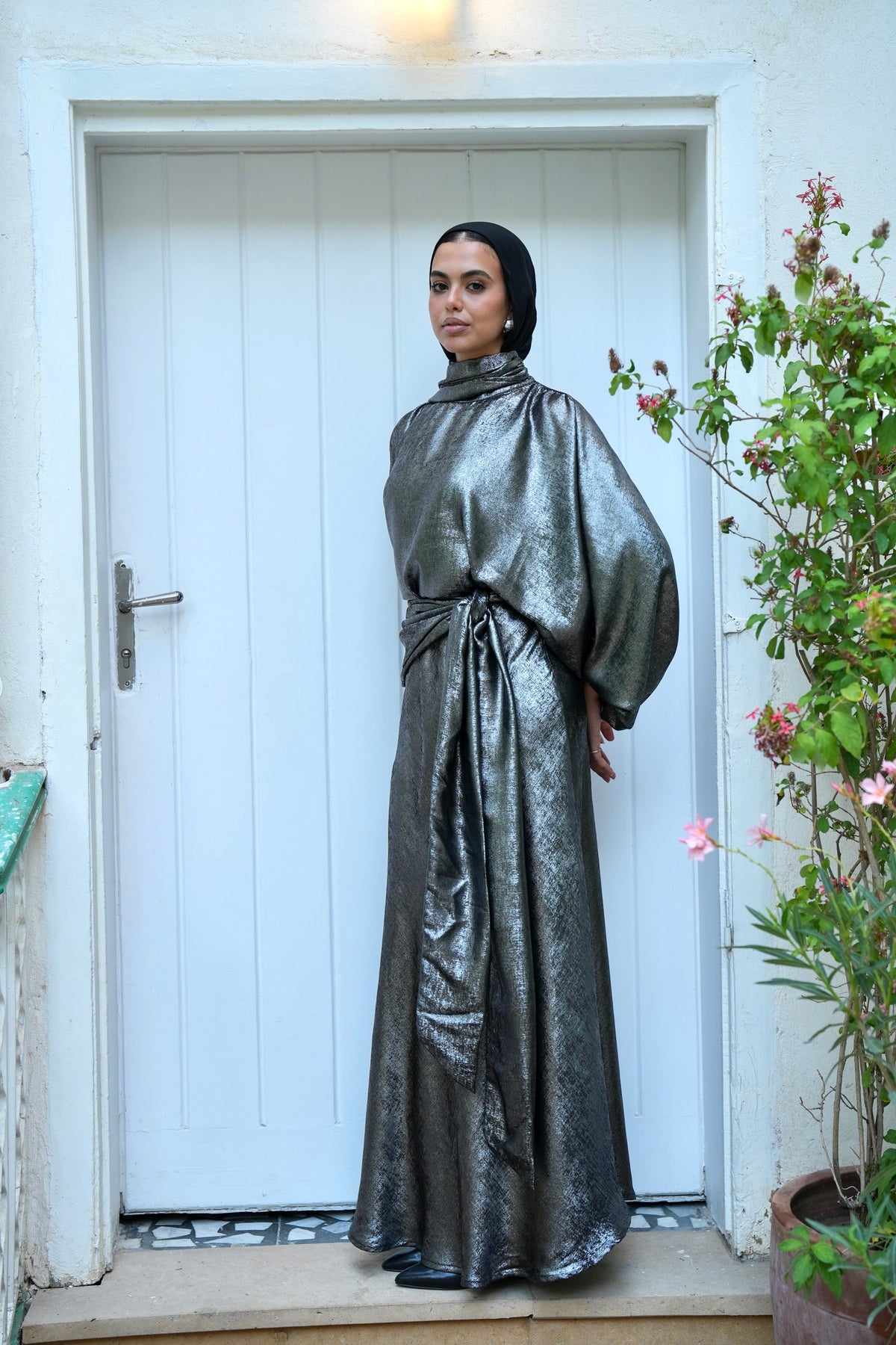 Naya Shimmer Wrap Set in Dark Grey