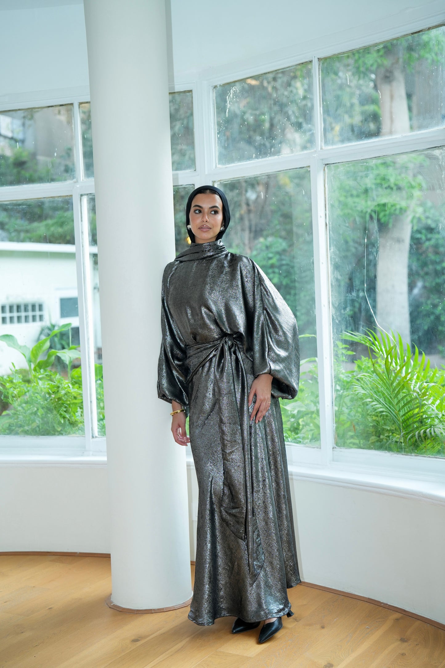 Naya Shimmer Wrap Set in Dark Grey