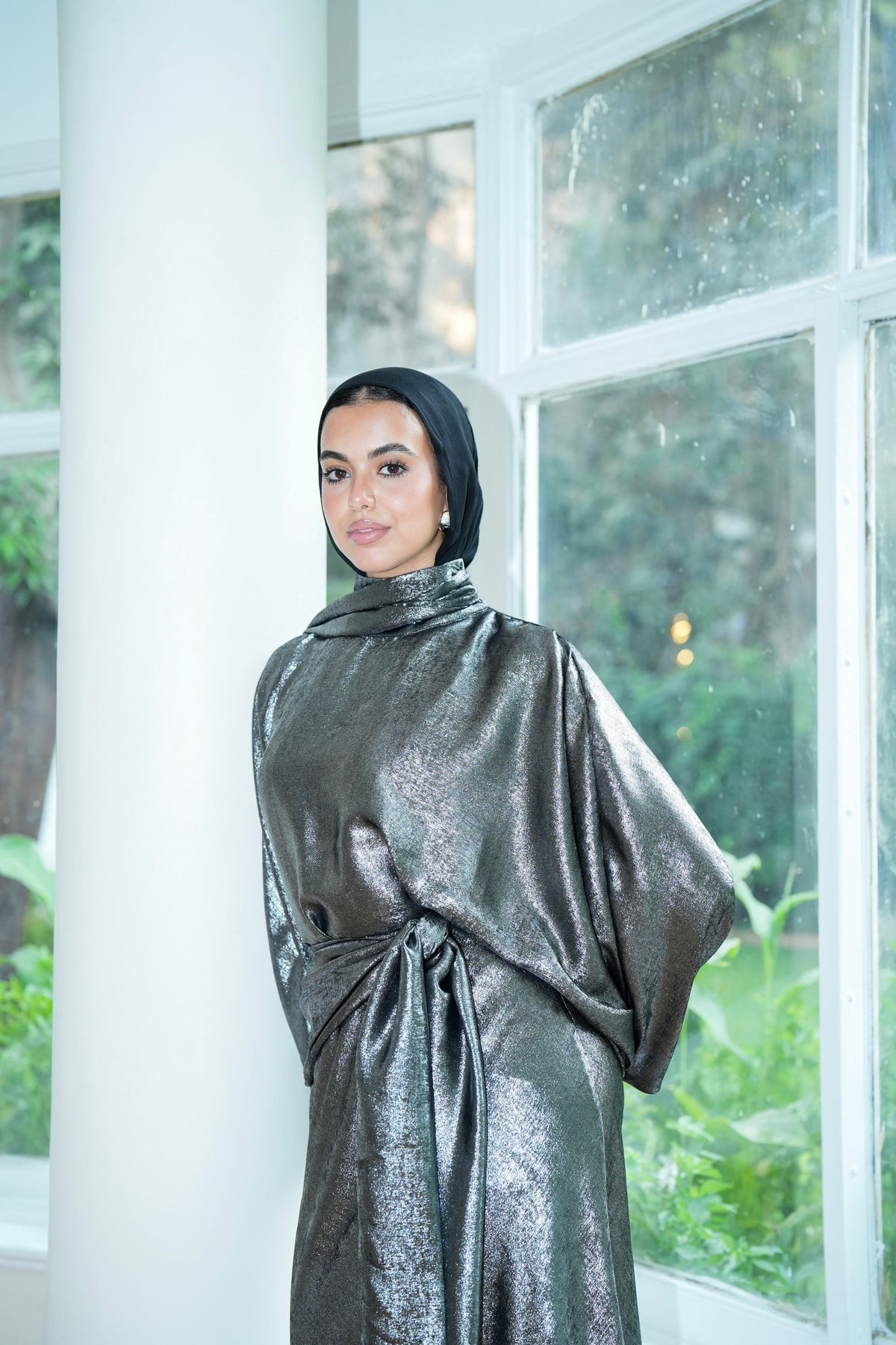 Naya Shimmer Wrap Set in Dark Grey