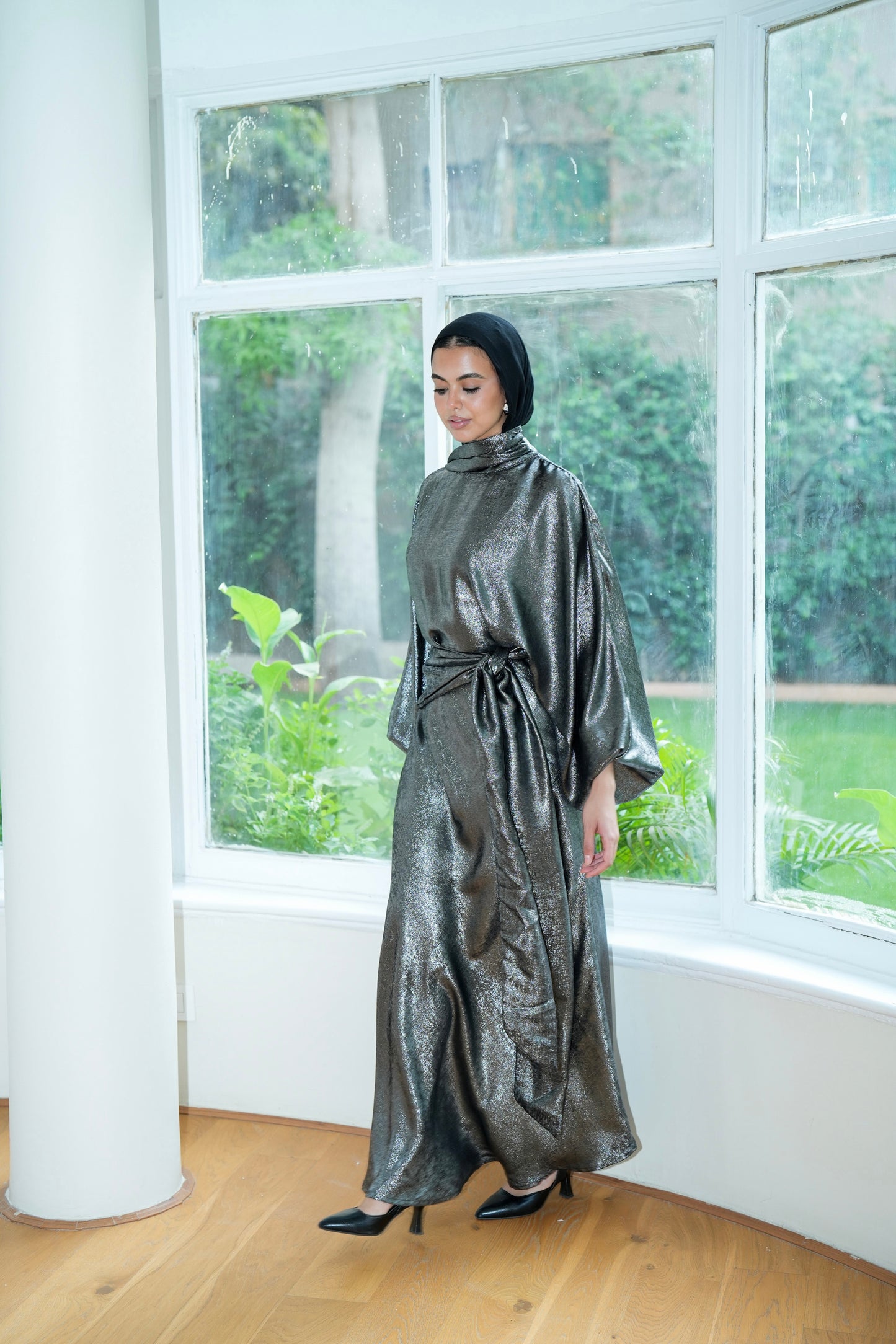 Naya Shimmer Wrap Set in Dark Grey