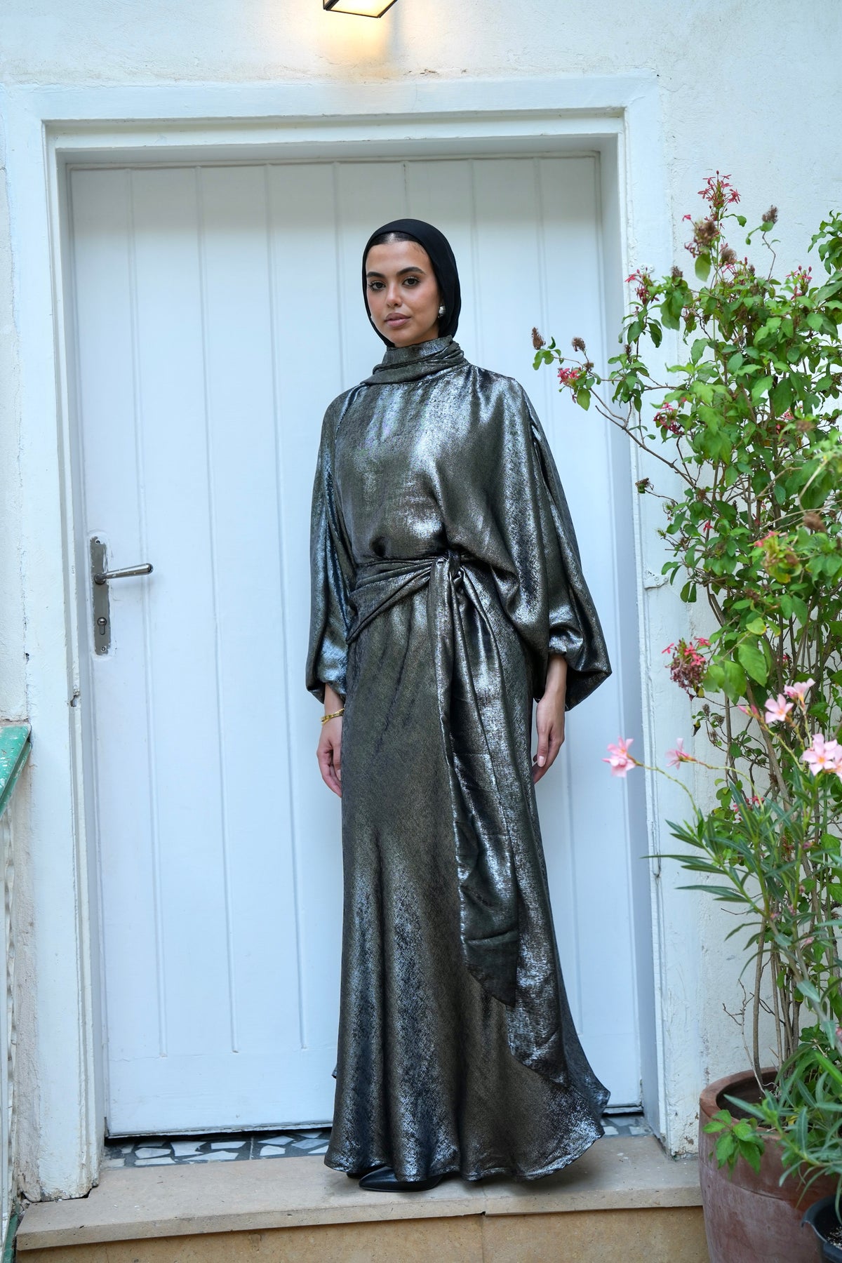 Naya Shimmer Wrap Set in Dark Grey